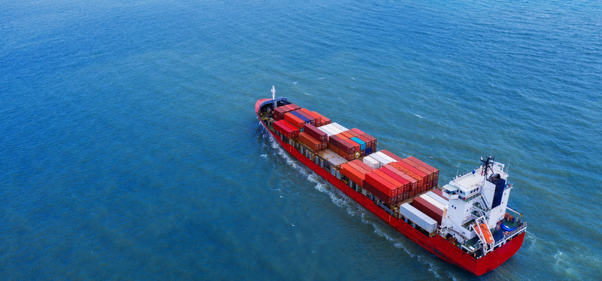 Transport towarów do Skandynawii – jakie rozwiązania logistyczne warto wybrać?