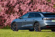 Test: Volkswagen ID.7. Zakręci miednicą i zawiezie na wakacje