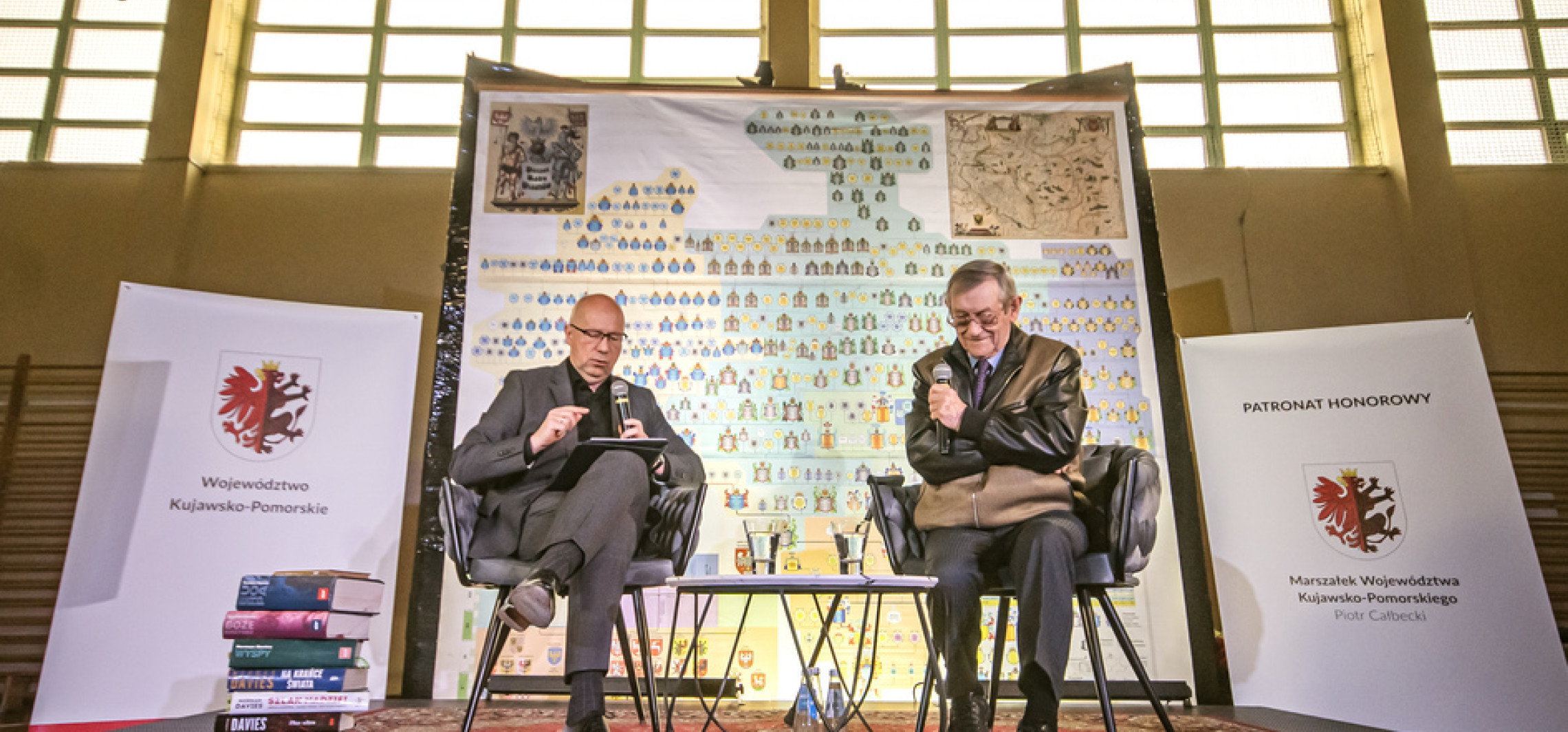 Gniewkowo - Norman Davies w Gniewkowie. Sala wypełniona po brzegi
