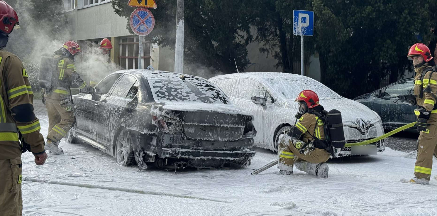 Inowrocław - BMW spłonęło na osiedlu Piastowskim