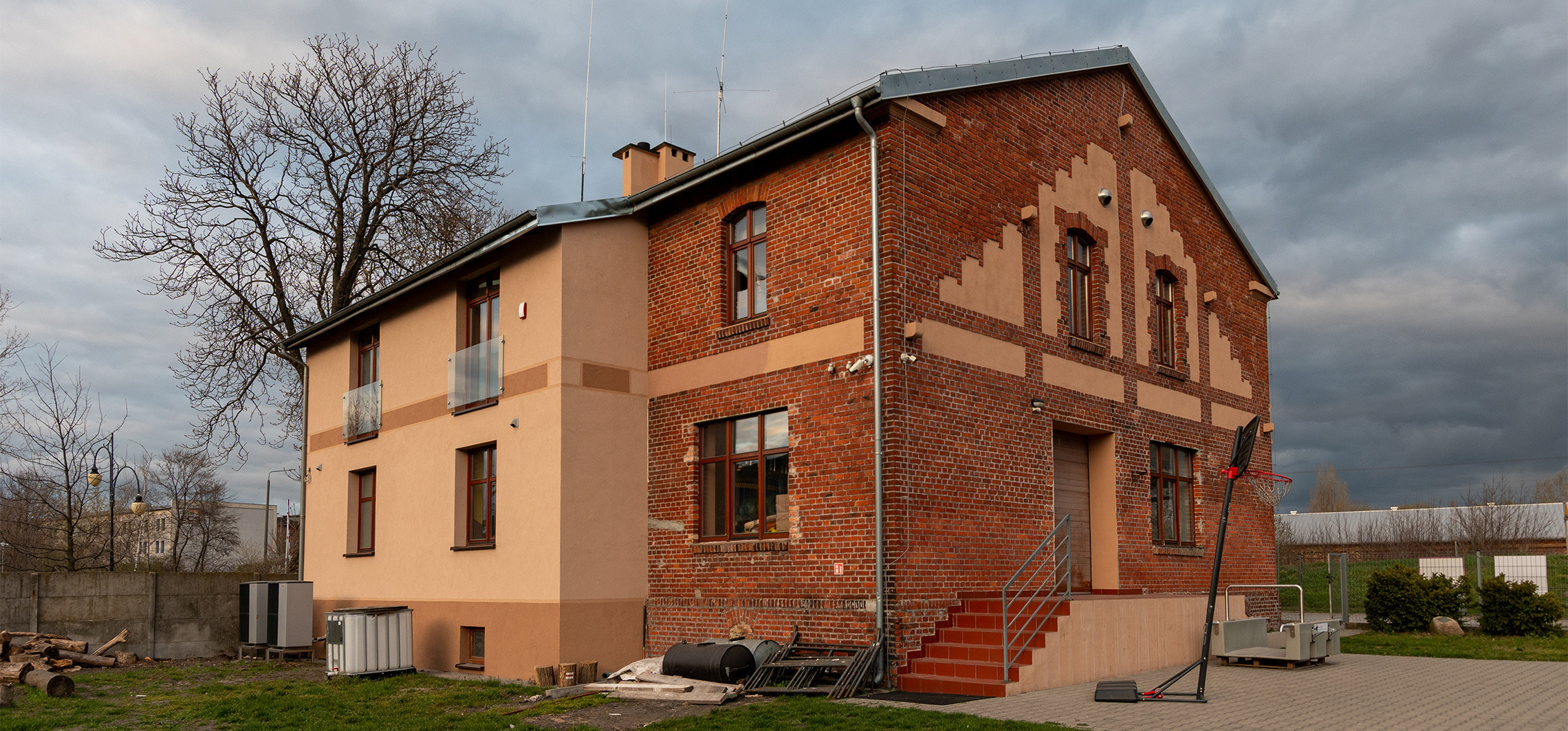 Inowrocław - Piwnica tego budynku stanie się "świątynią" majsterkowiczów. Rusza "ŁomShop"