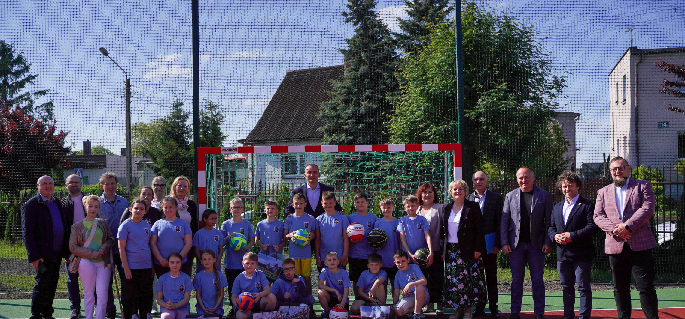 Inowrocław - Tu dzieci będą się integrować i spełniać sportowe marzenia - nowe boisko już otwarte