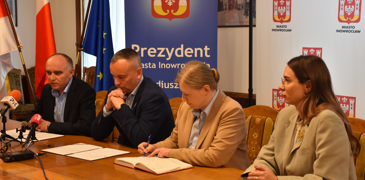 Inowrocław - Inowrocławska oświata w rozsypce? Worki za 11 tysięcy i godziny ponad miarę