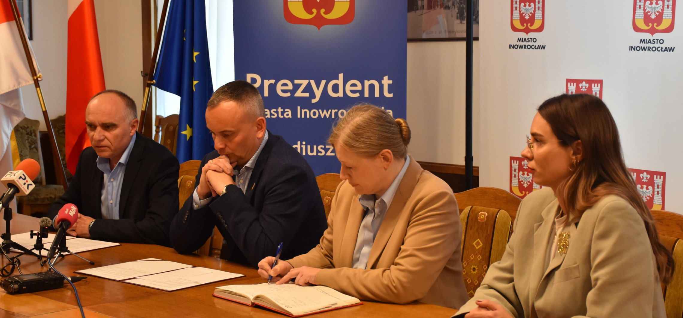 Inowrocławska oświata w rozsypce? Worki za 11 tysięcy i godziny ponad miarę