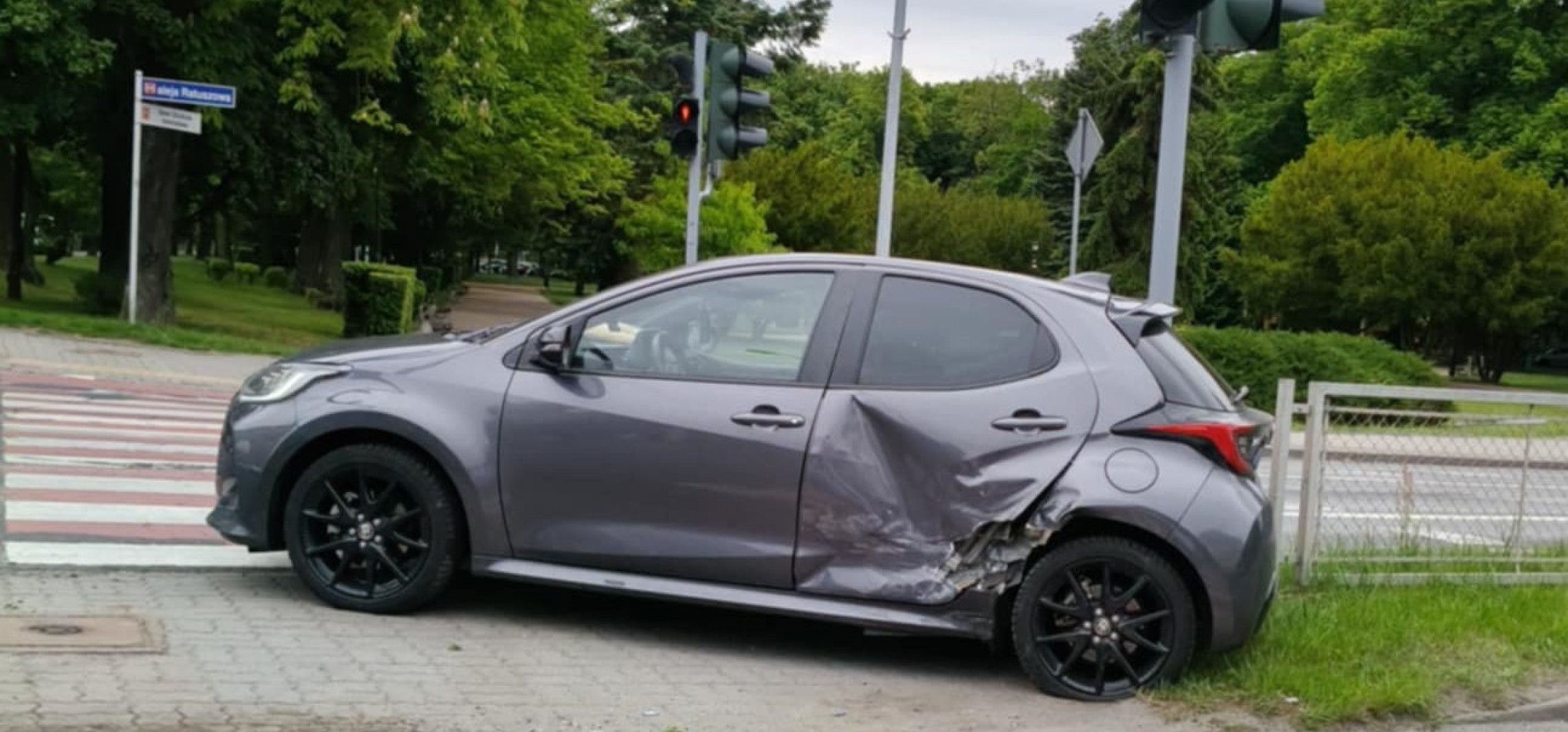Dwie toyoty zderzyły się na alei Ratuszowej
