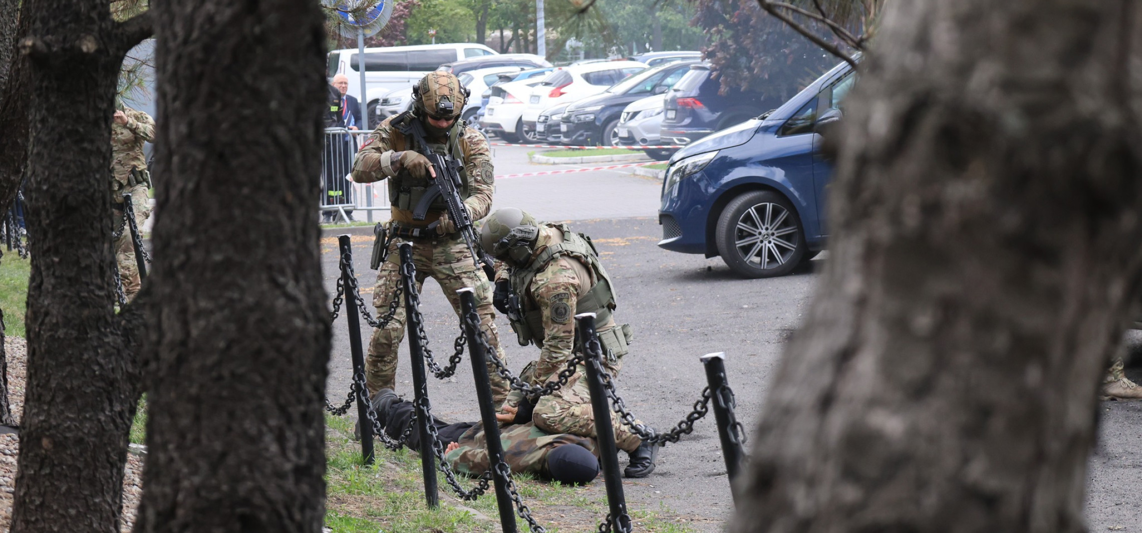 Strzały przed halą. Tak działają kontrterroryści
