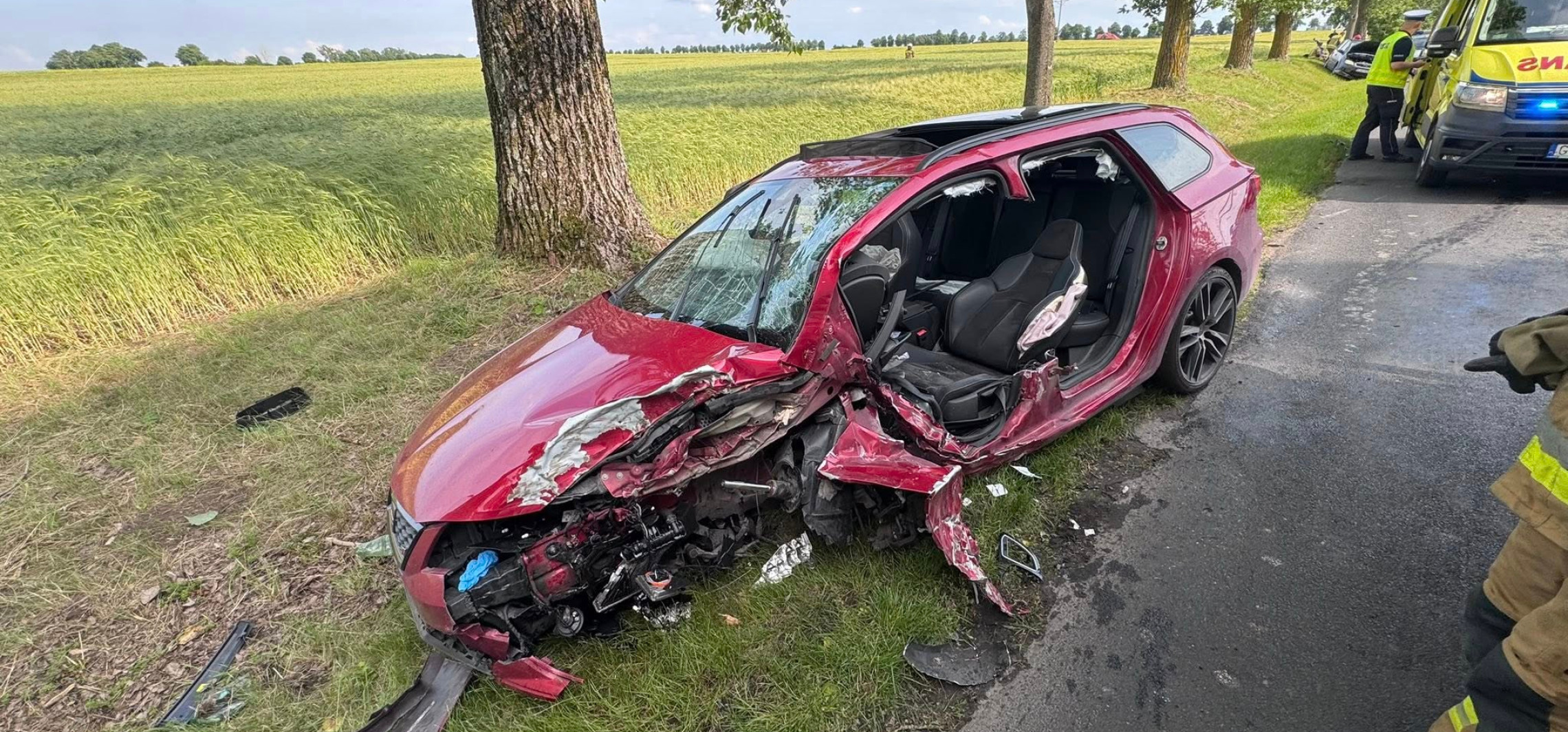 Zderzenie dwóch aut. W akcji śmigłowiec