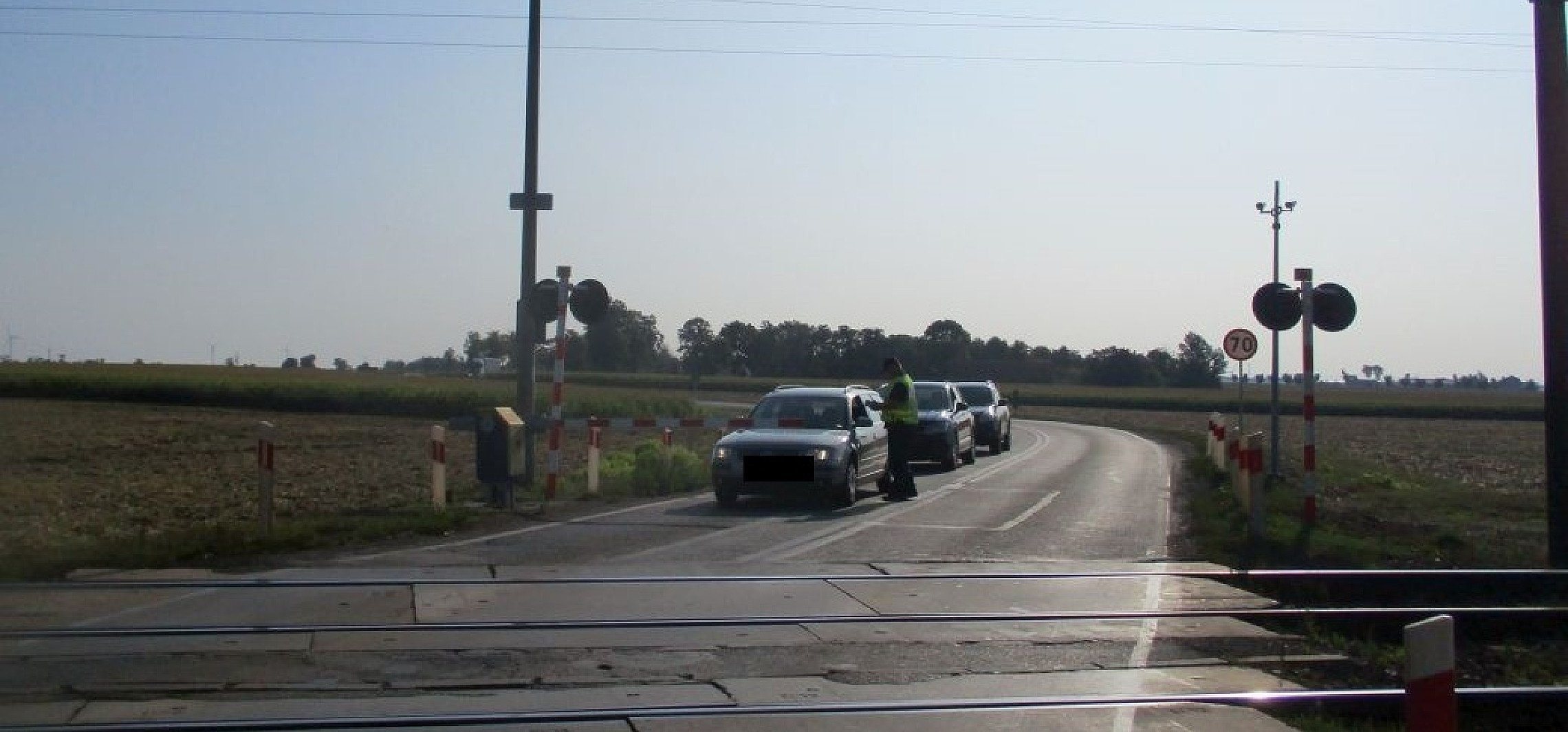Kruszwica - Kontrolowali kierowców na przejeździe kolejowym