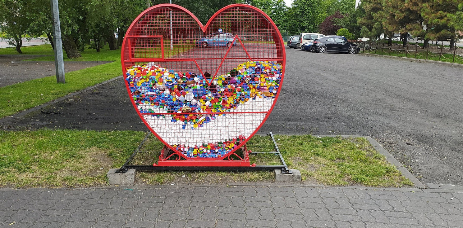 Inowrocław - Serca na nakrętki zostaną usunięte z miasta