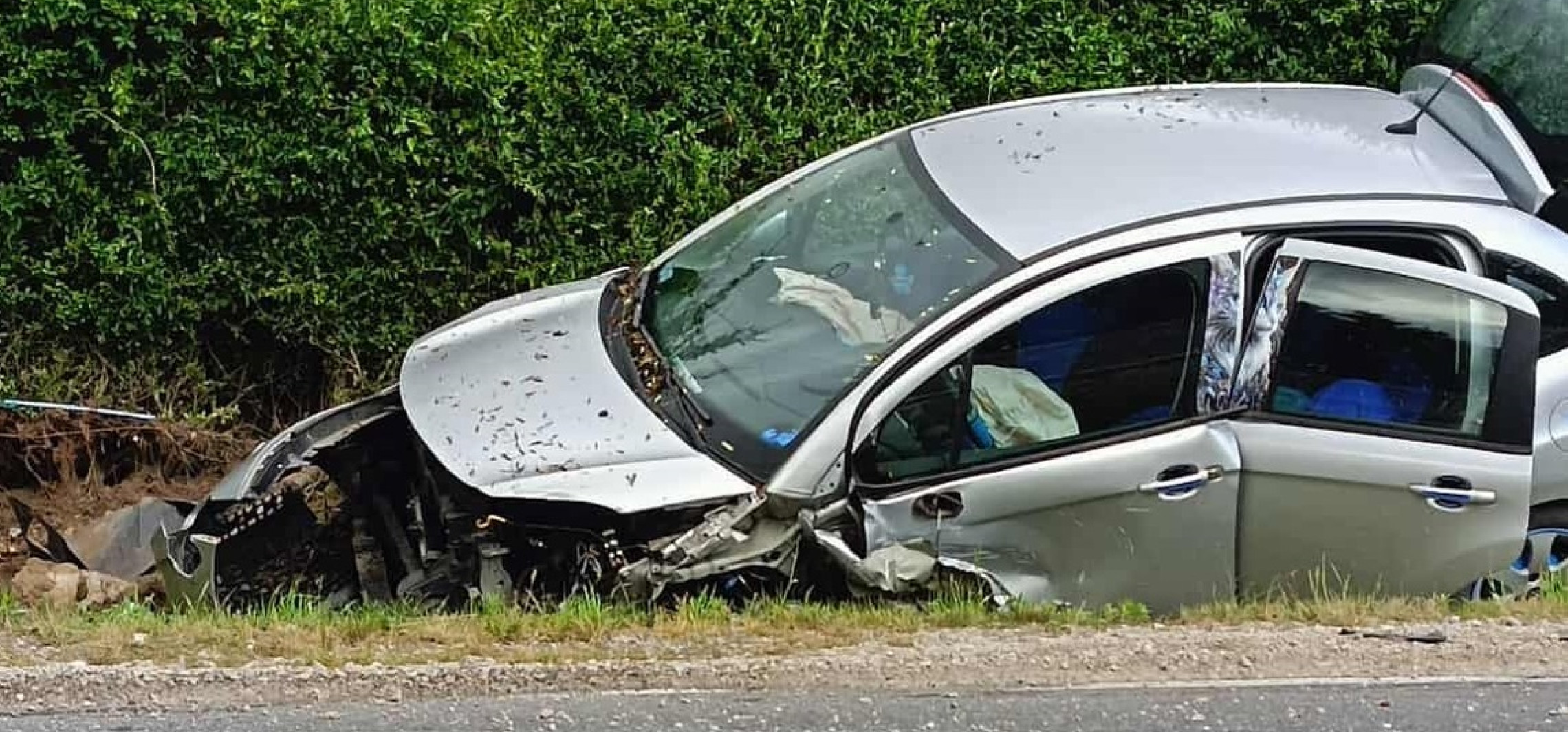 Czołowe zderzenie dwóch osobówek na drodze pod Pakością