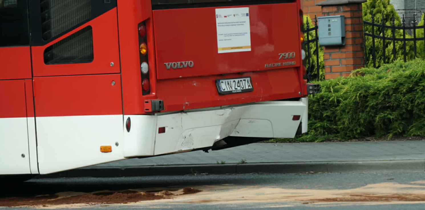 Inowrocław - Zderzenie autobusu MPK z osobówką