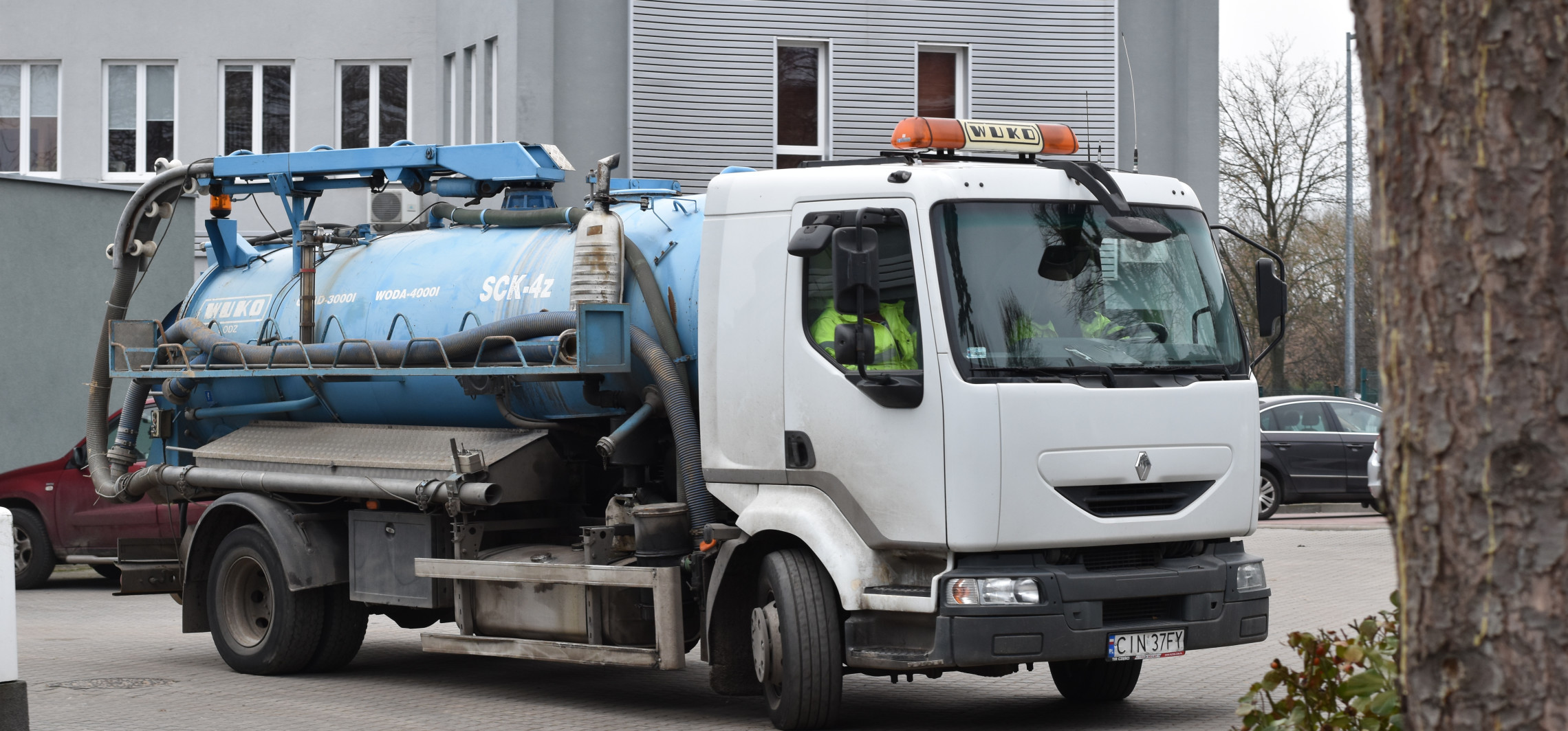 Radny odpowiada prezesowi wodociągów. "To nie rolnicy są winni smrodu"