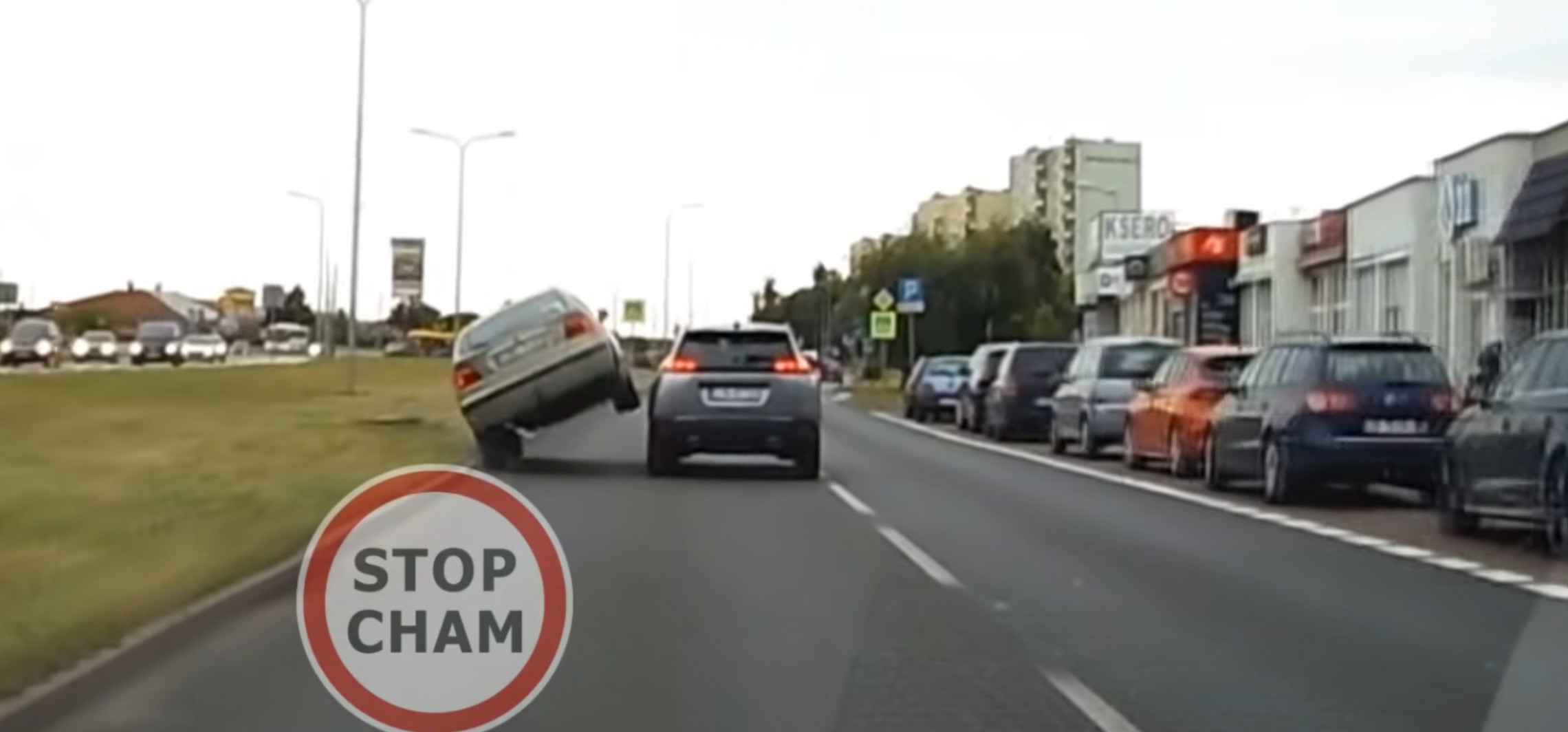Niecodzienna kolizja na Rąbinie uwieczniona na popularnym kanale