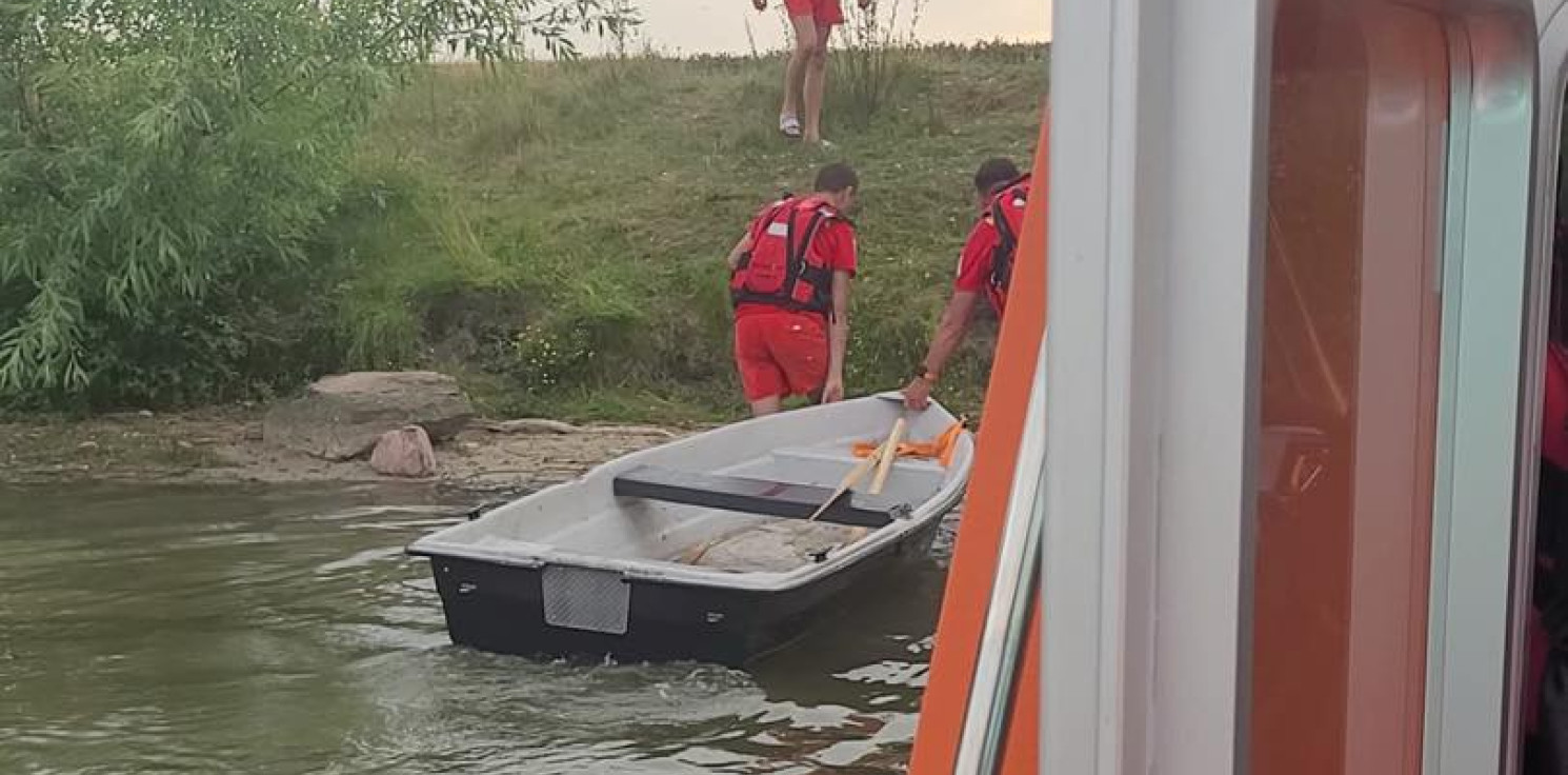Kruszwica.online - Dryfował po jeziorze Gopło. WOPR w akcji