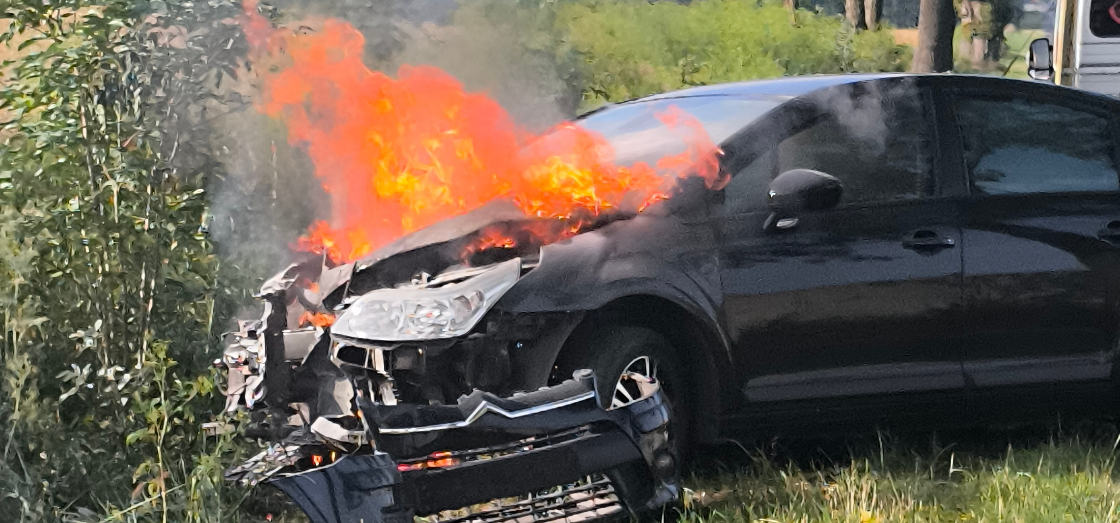 Region - Po wypadku na drodze do Kruszwicy spłonęło auto