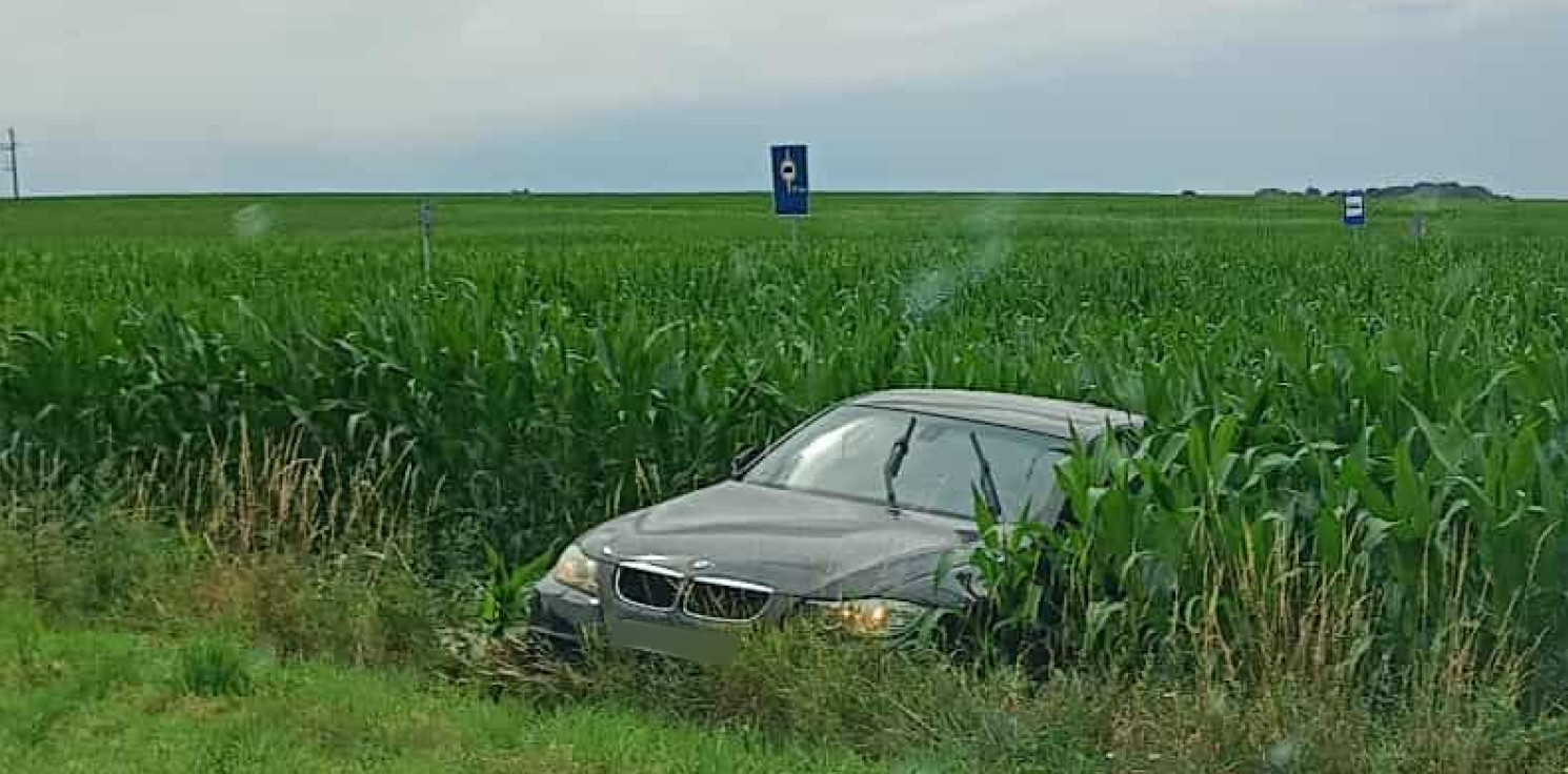 Region - Zderzenie osobówek, jedno auto w polu