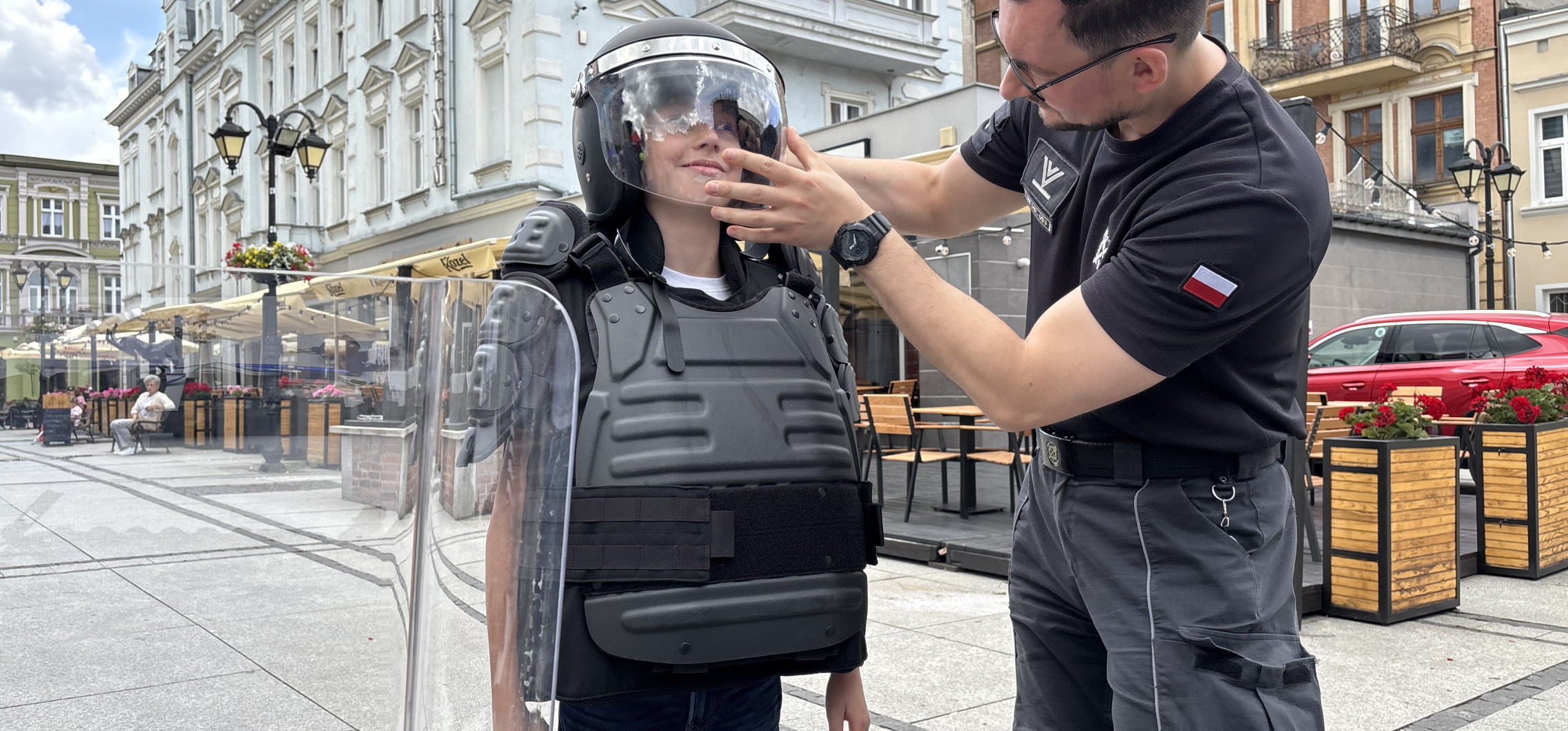 Policjanci świętują i uczą. Festyn przed teatrem
