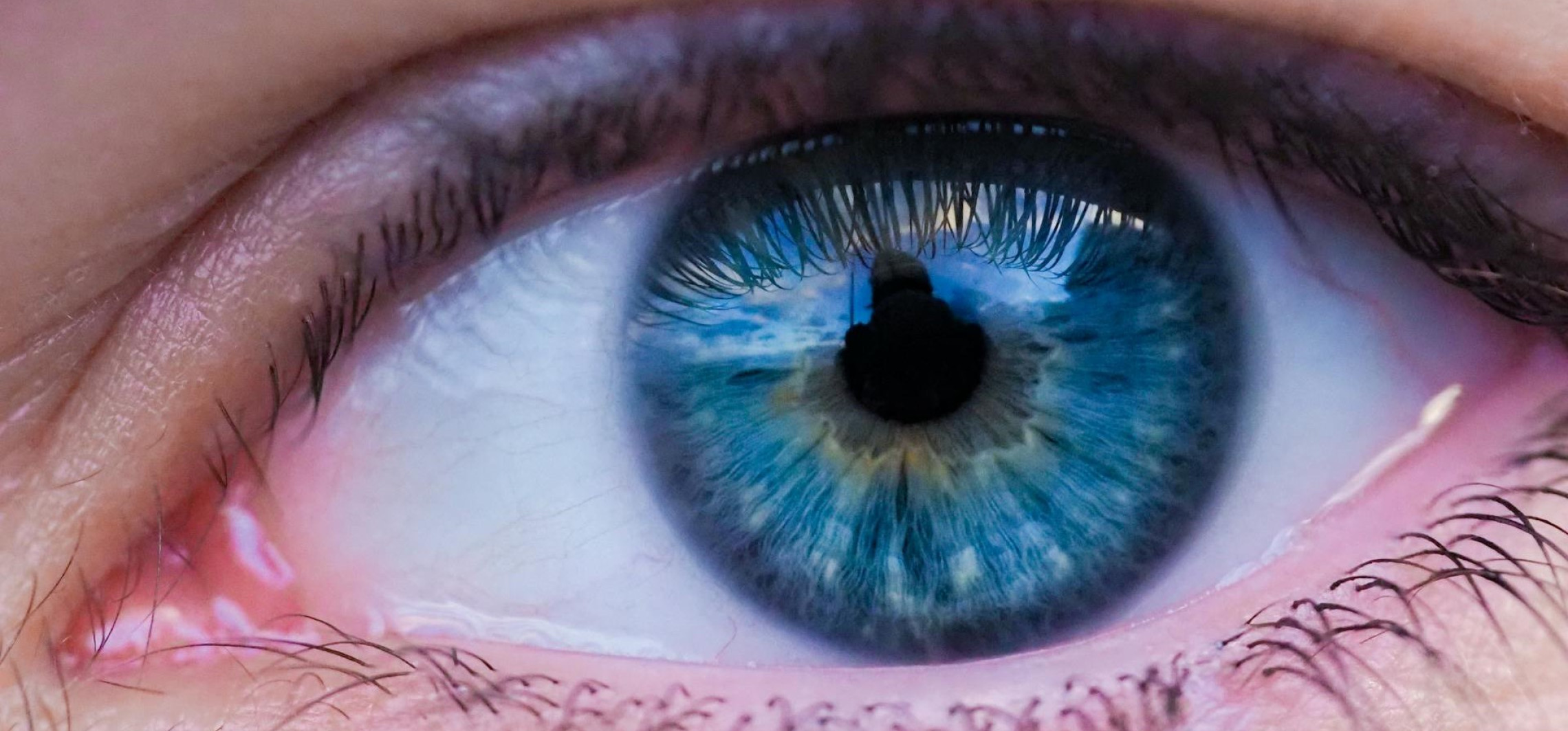 Jak działają kolorowe soczewki?