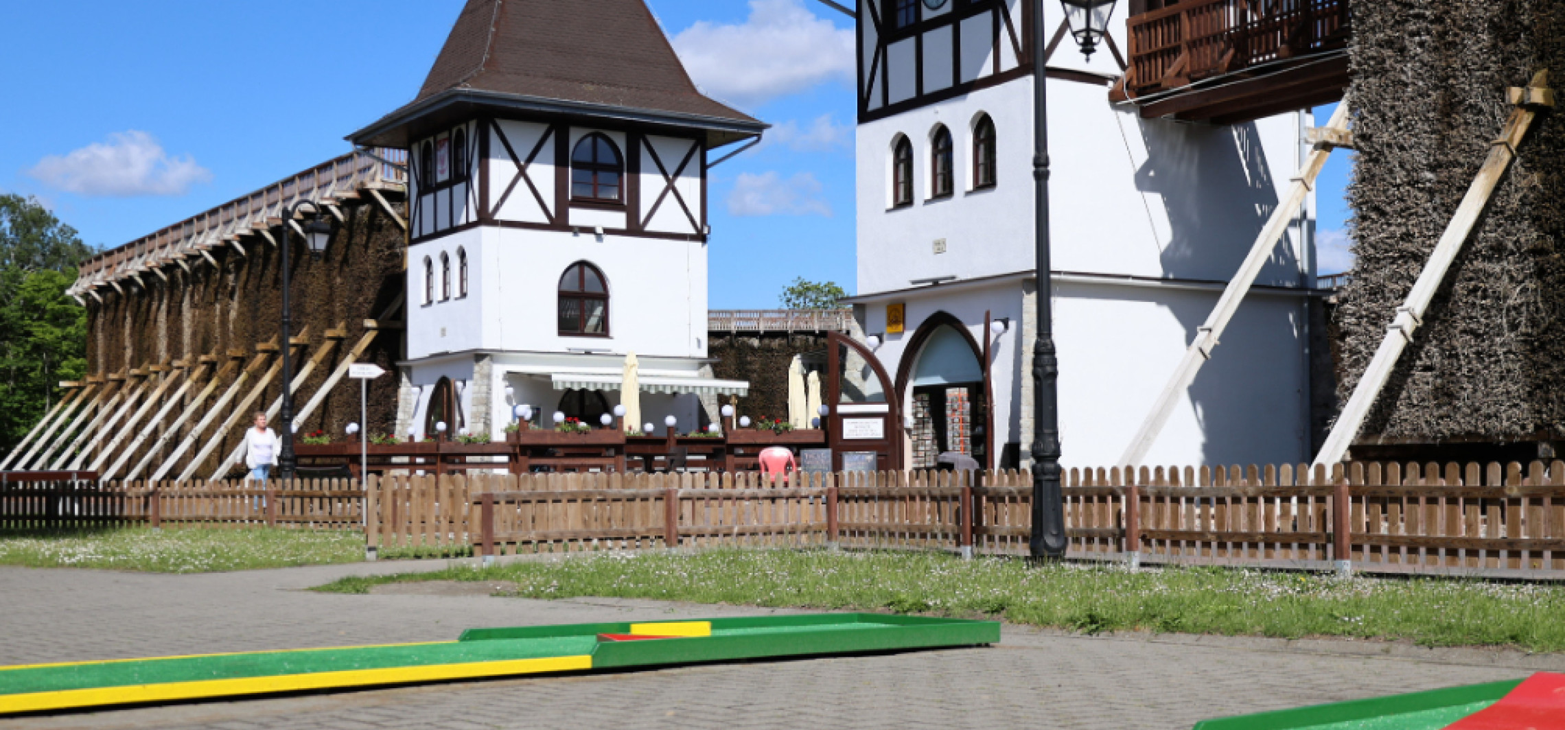 Golf w wersji mini pod tężniami