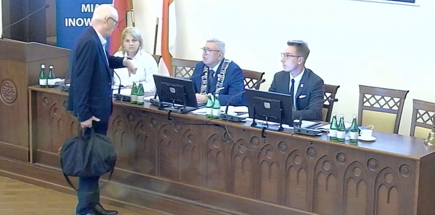 Inowrocław - Sesja przerywana. KO: "Nie widzieliśmy takiego chaosu..." Jest oświadczenie klubów radnych