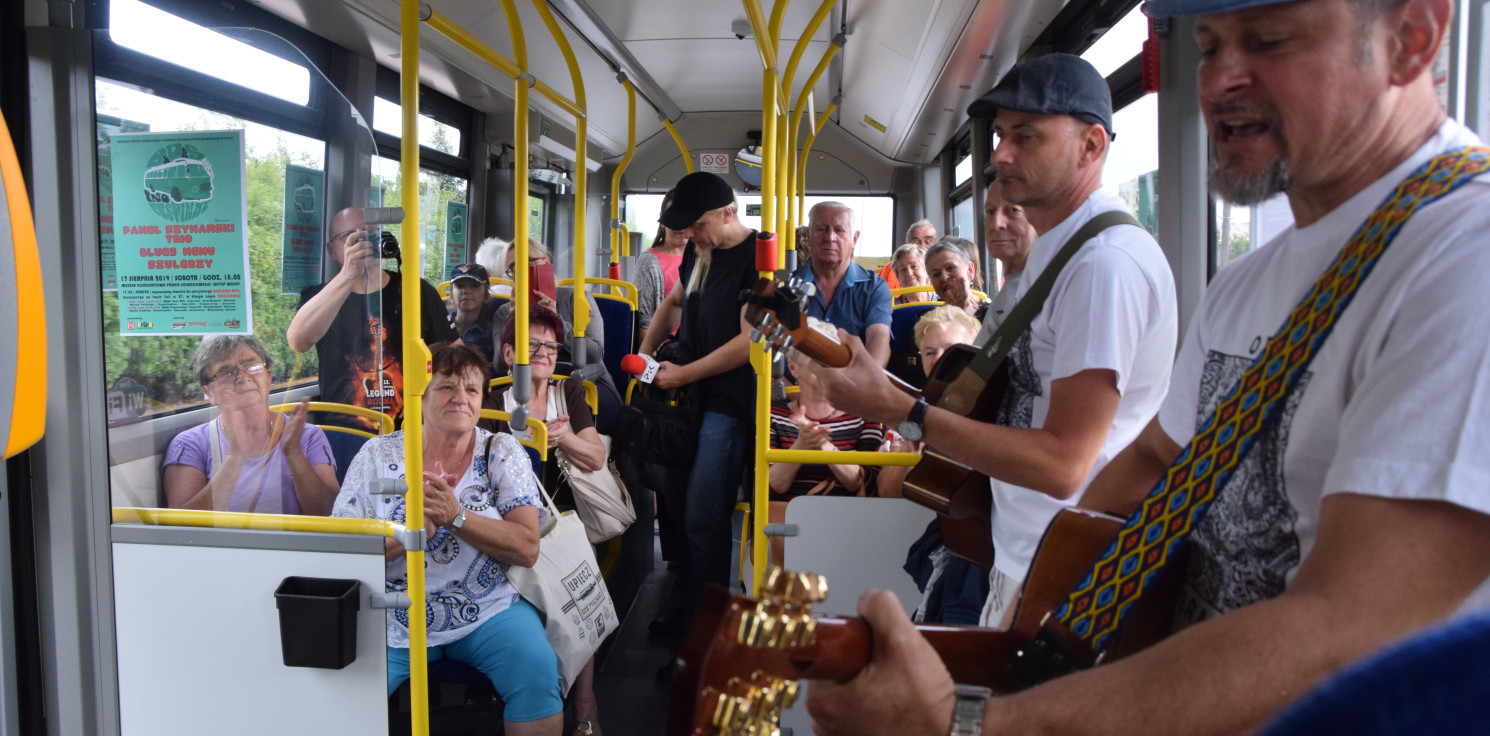 Inowrocław - Blues-bus z muzyką na żywo w drodze do Solanek