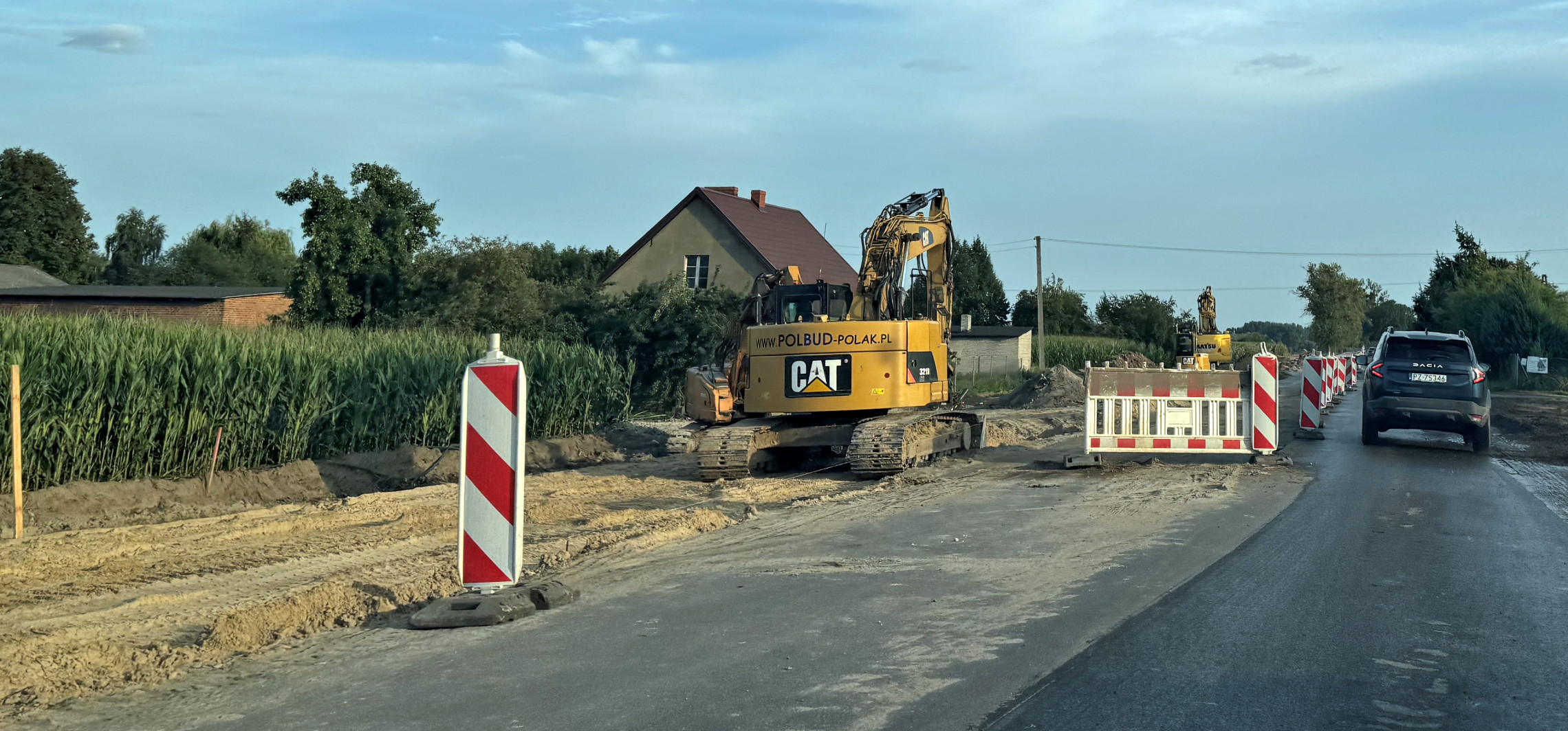 Pod Janikowem praca wre. Zerwali asfalt, wprowadzili "wahadło"