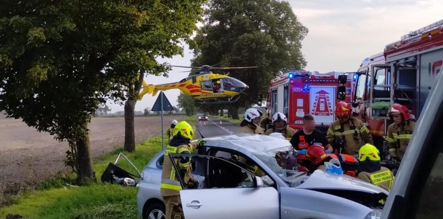 Region - Seatem prosto w drzewo. Poruszające zdjęcia z ratowania 19-latki