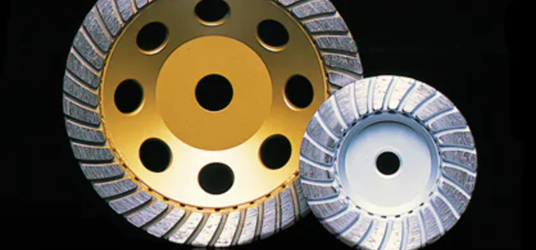 Tarcze diamentowe – jak wybrać najlepszą do cięcia asfaltu, ceramiki lub granitu?