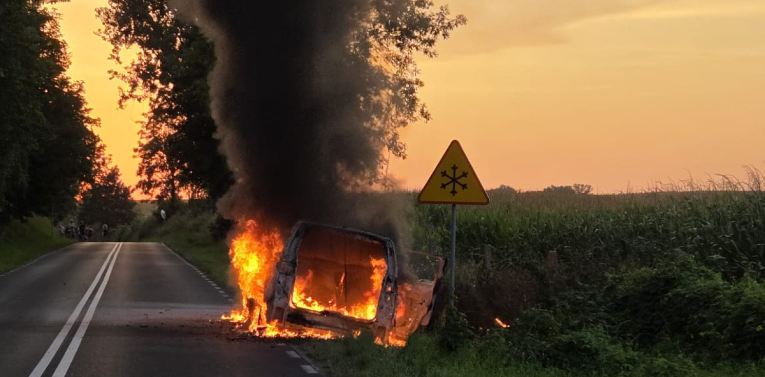 Mogilno - Pożar auta elektrycznego. Spłonęło doszczętnie