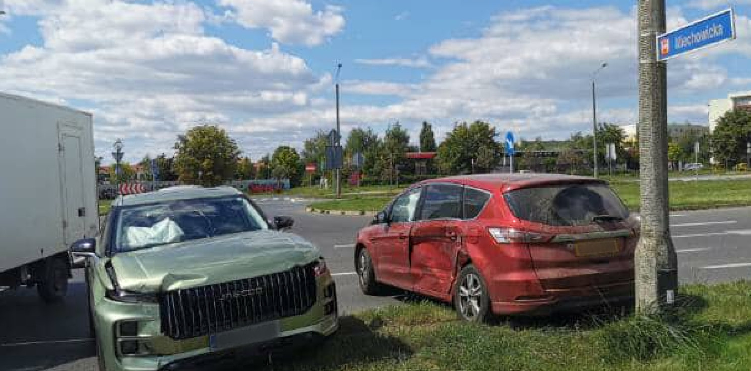 Inowrocław - Kraksa na Niepodległości. Są utrudnienia
