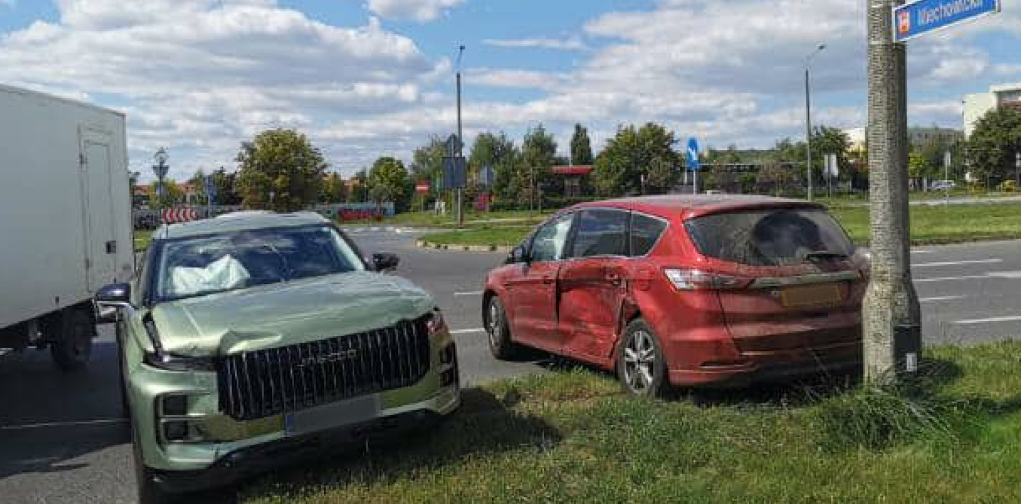 Inowrocław - Kraksa na Niepodległości. Są utrudnienia