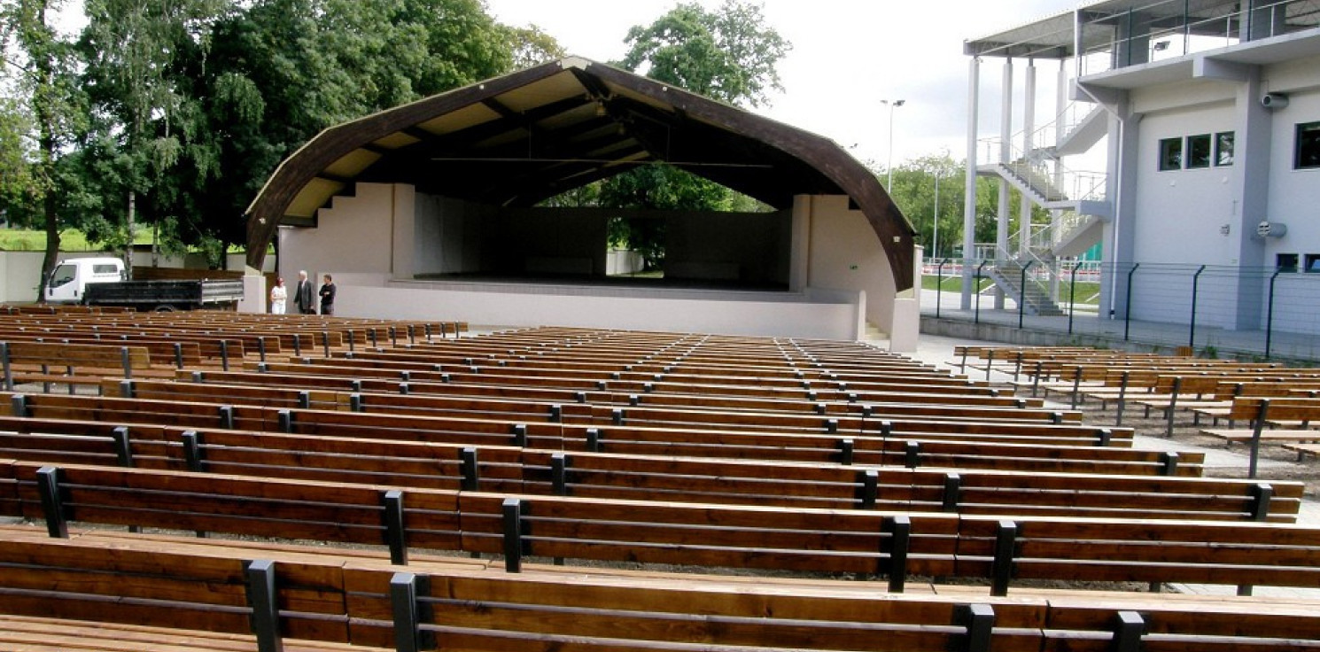 Inowrocław - Teatr wymaga pilnego remontu, grzechy rowerzystów, parking traci funkcję