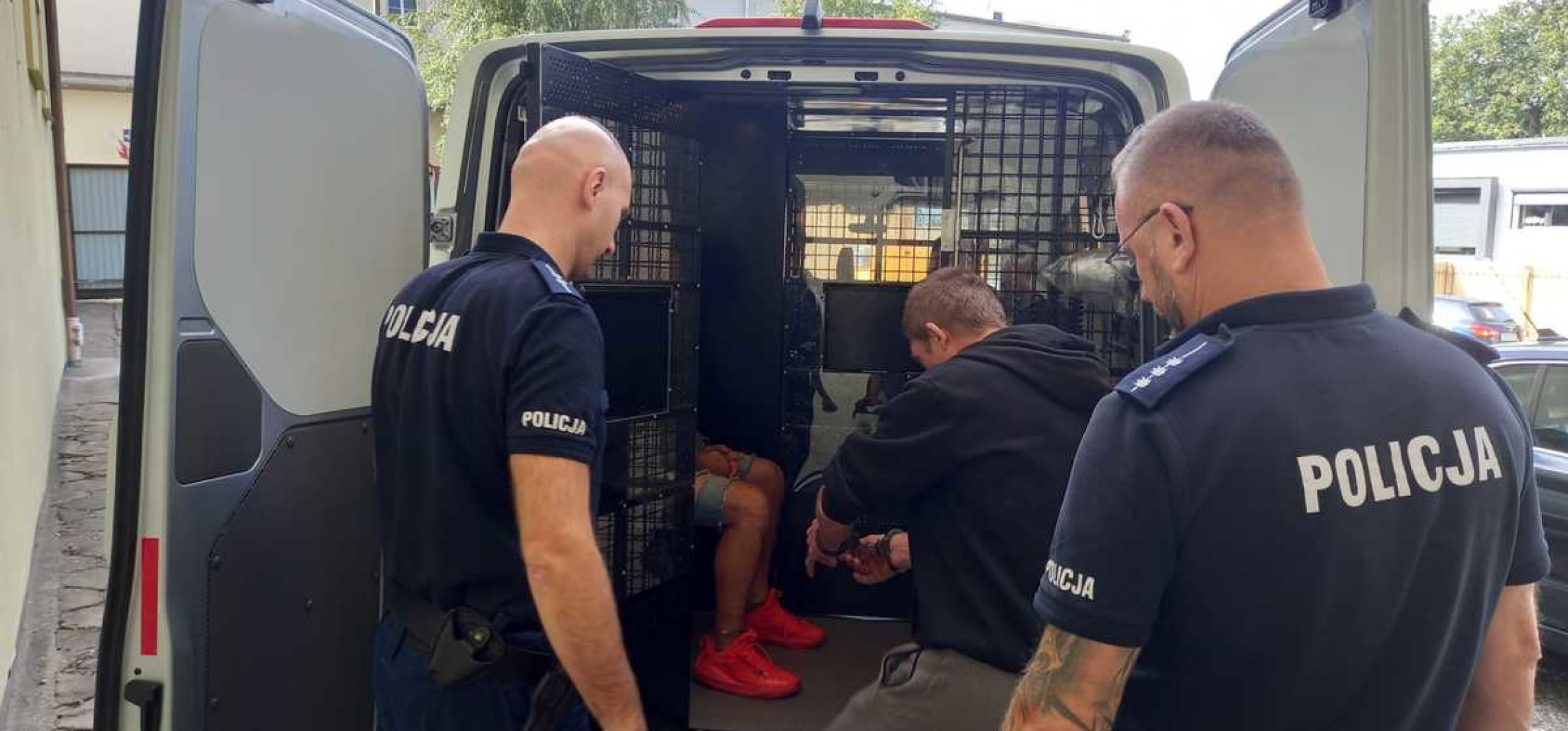 Rutynowa kontrola zakończona aresztowaniem poszukiwanego kierowcy