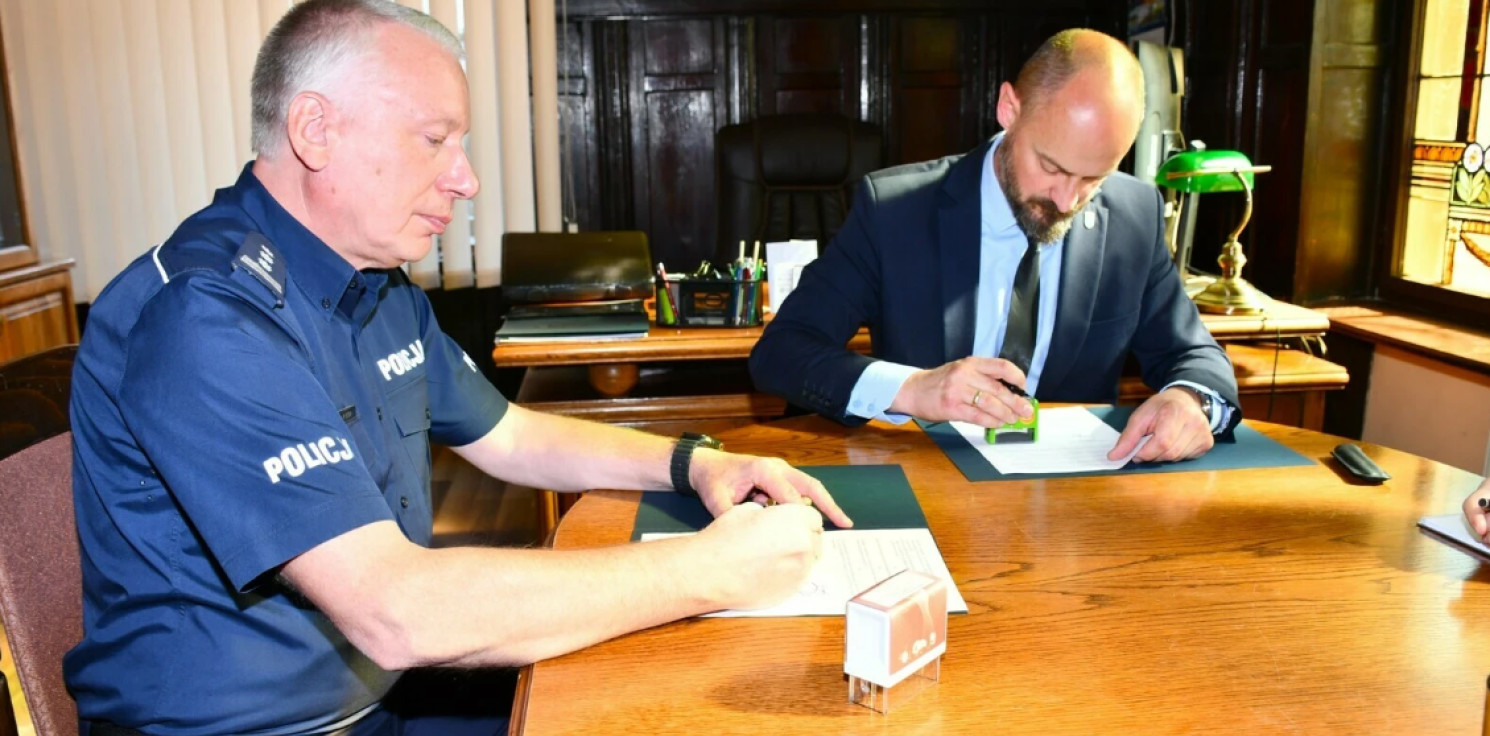 Pakość.online - Nowy radiowóz dla policjantów dzięki wsparciu gminy