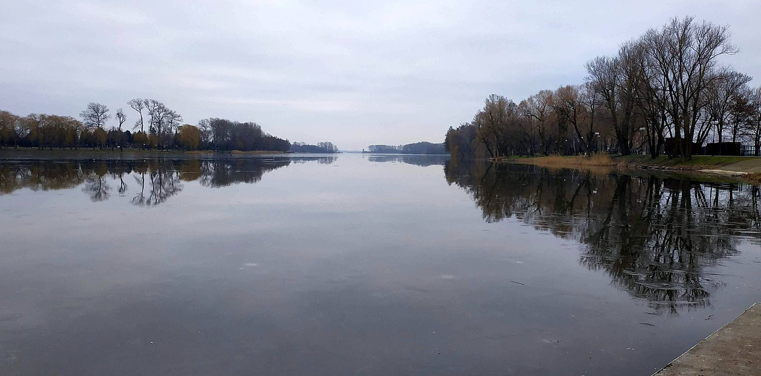 Kruszwica.online - Nie każdy wjedzie na prom. Jest za mało wody