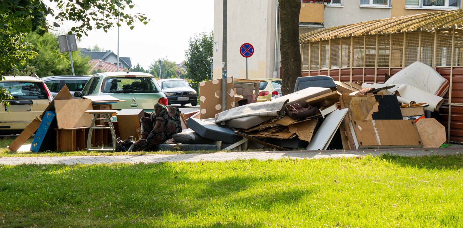 Inowrocław - Na osiedlach powstają miniwysypiska