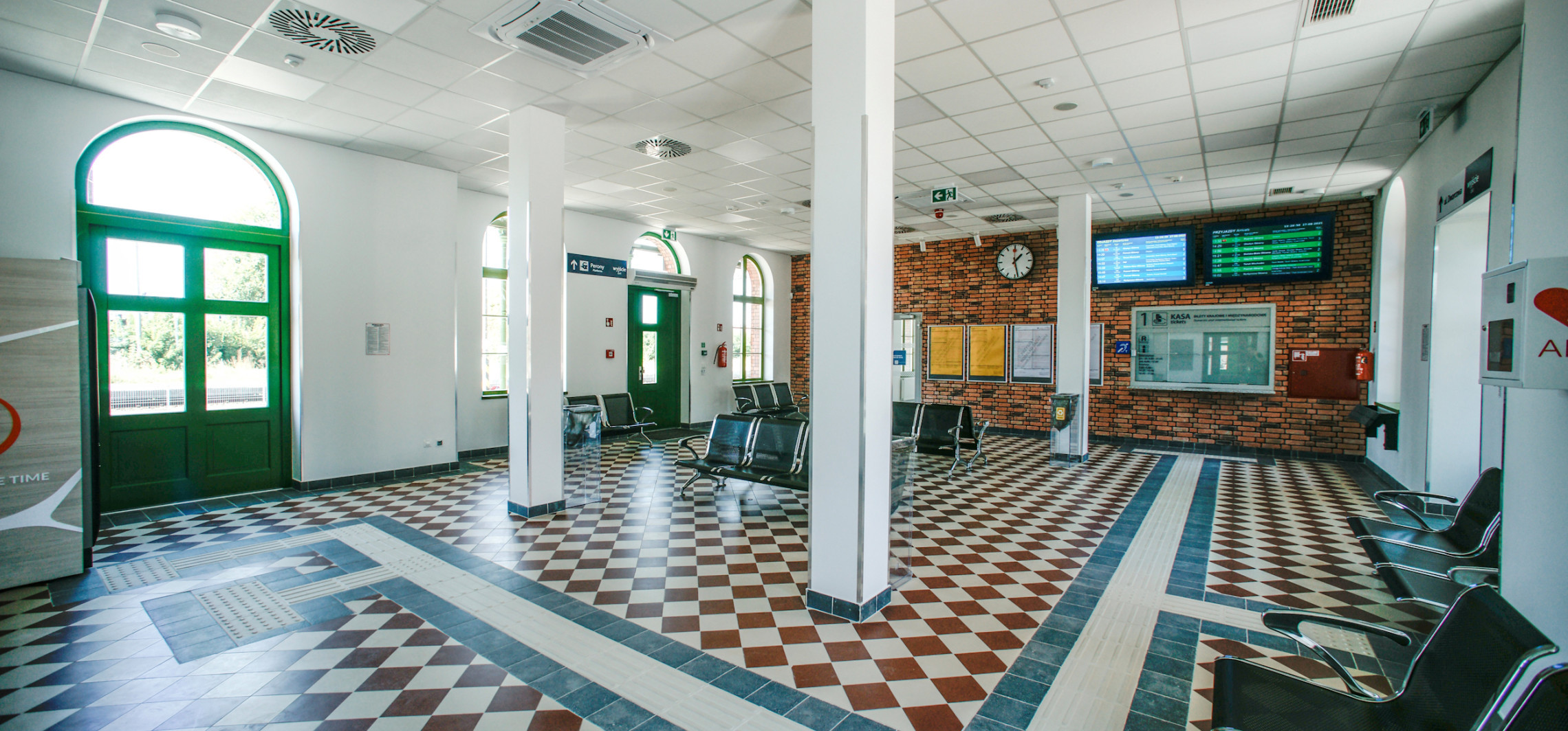 Remont się ślimaczył, ale inne miasta mogą pozazdrościć. Odnowiony dworzec w Mogilnie otwarty