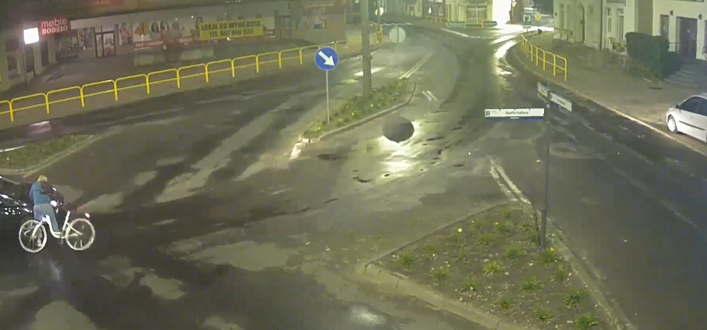 Rowerzystka potrącona przez opla. Jest nagranie