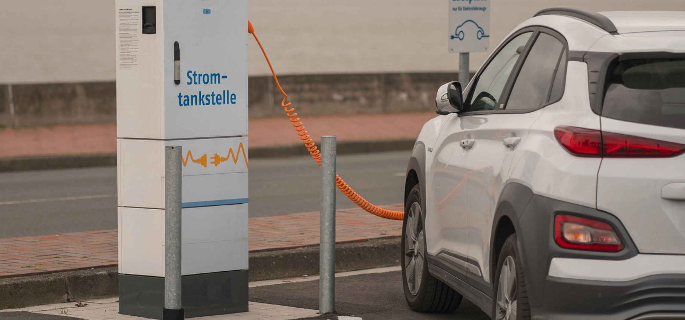 Od czego zależą koszty ładowania samochodu elektrycznego?