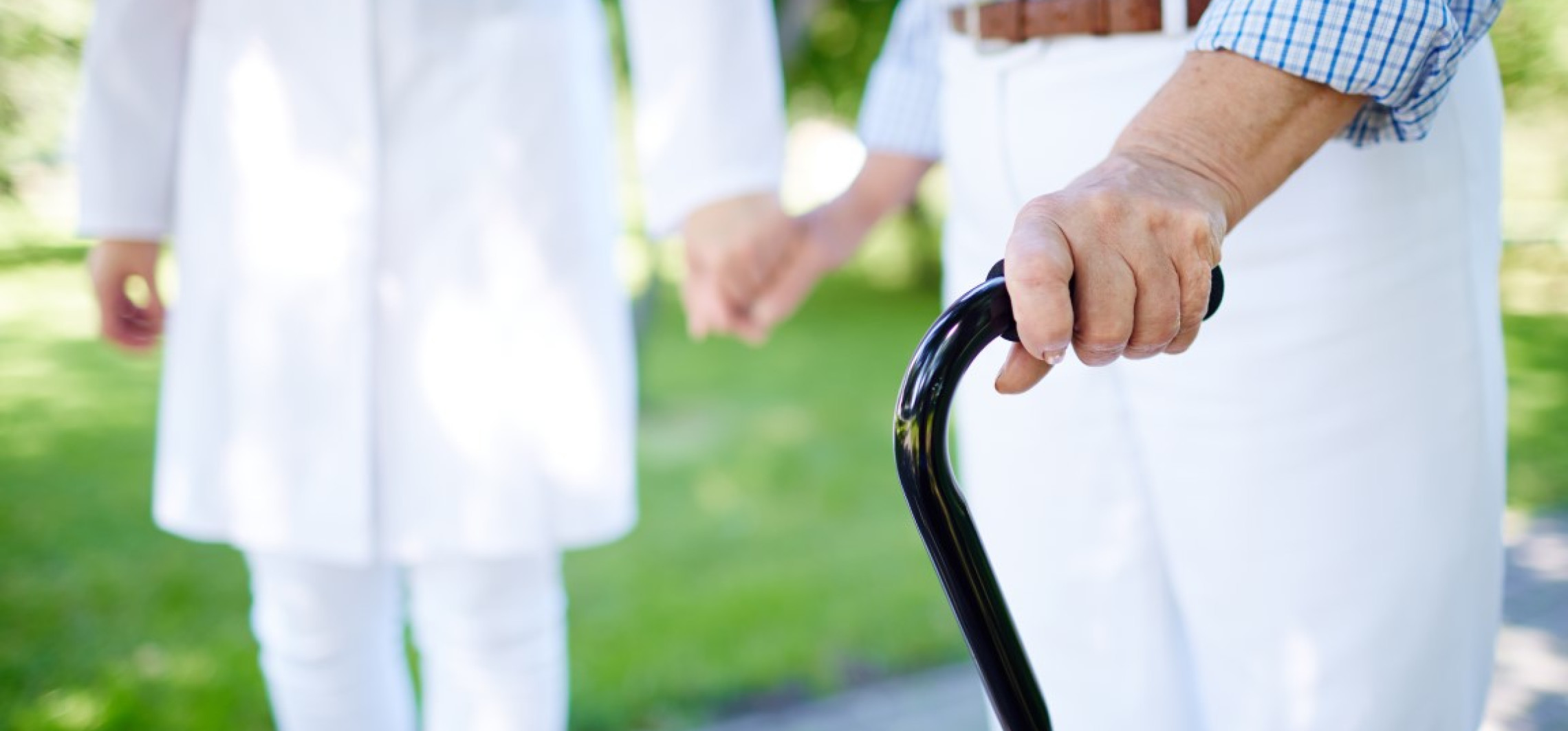 Jak zostać opiekunem medycznym? Sprawdzona droga do nowego zawodu i stabilnej pracy