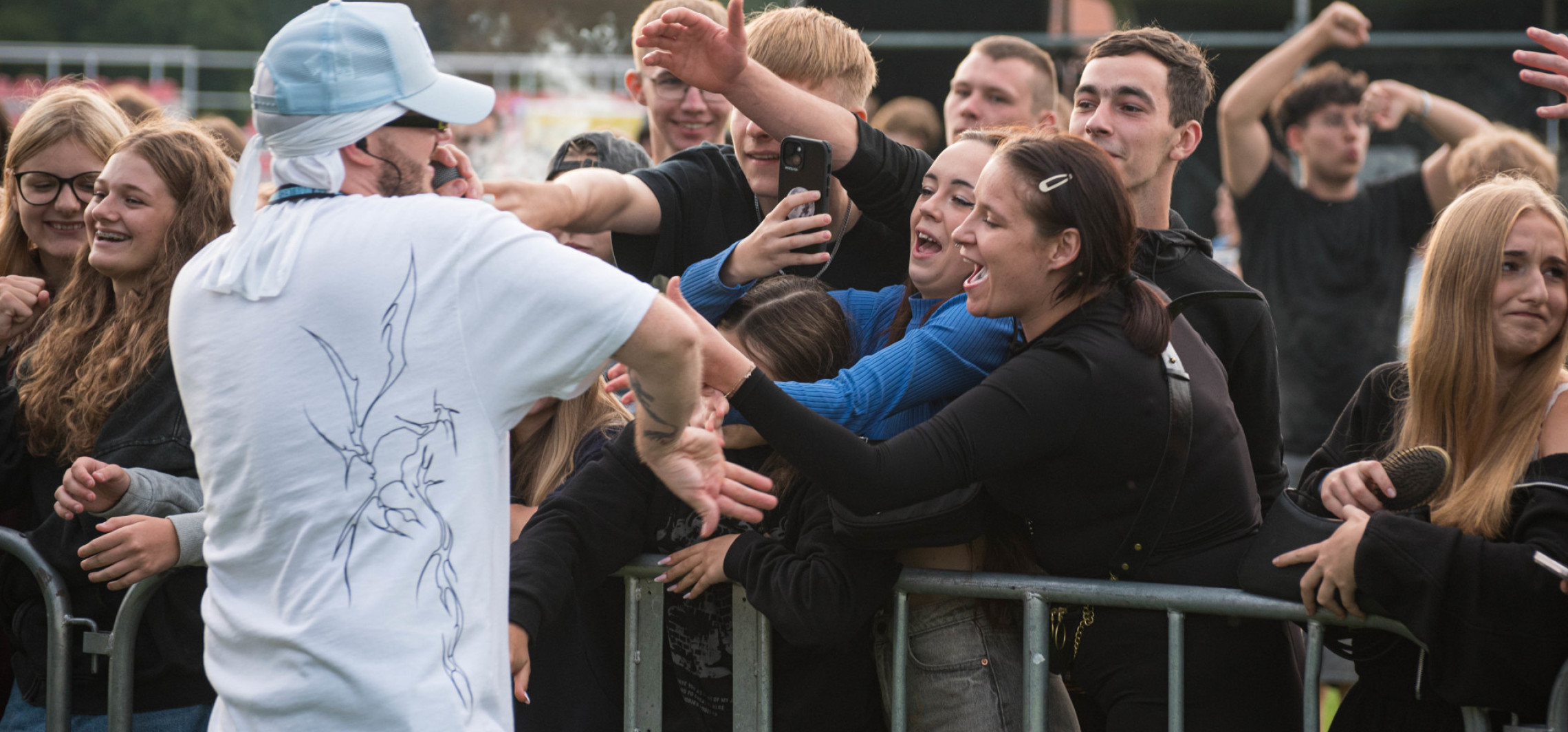 Rap na stadionie, koszmar w deszczu, wieniec pojedzie z Kłopotu do Warszawy
