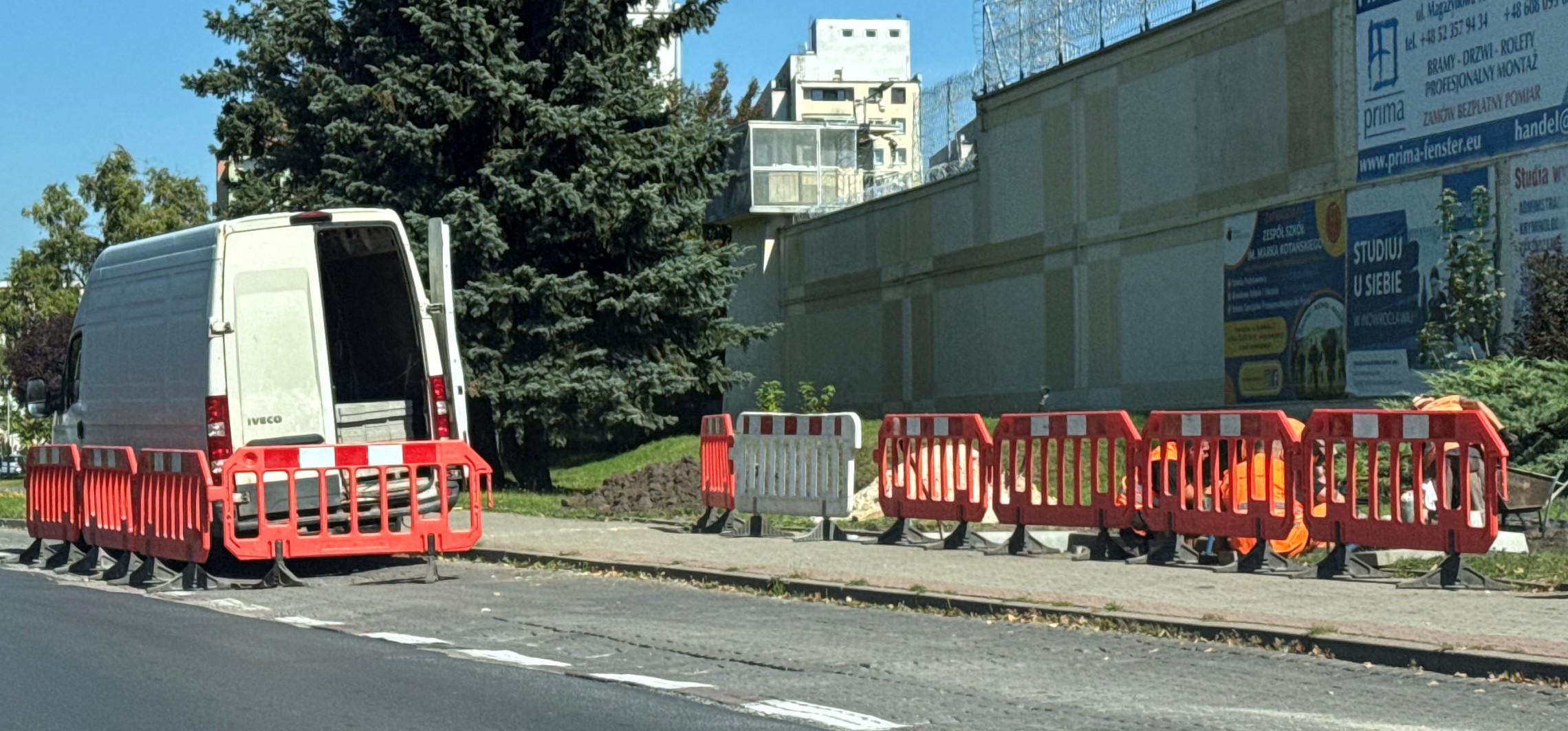 Akcja CBŚ w Inowrocławiu, stare wiaty znikają z ulic, jest nowa dyrektor OSiR-u