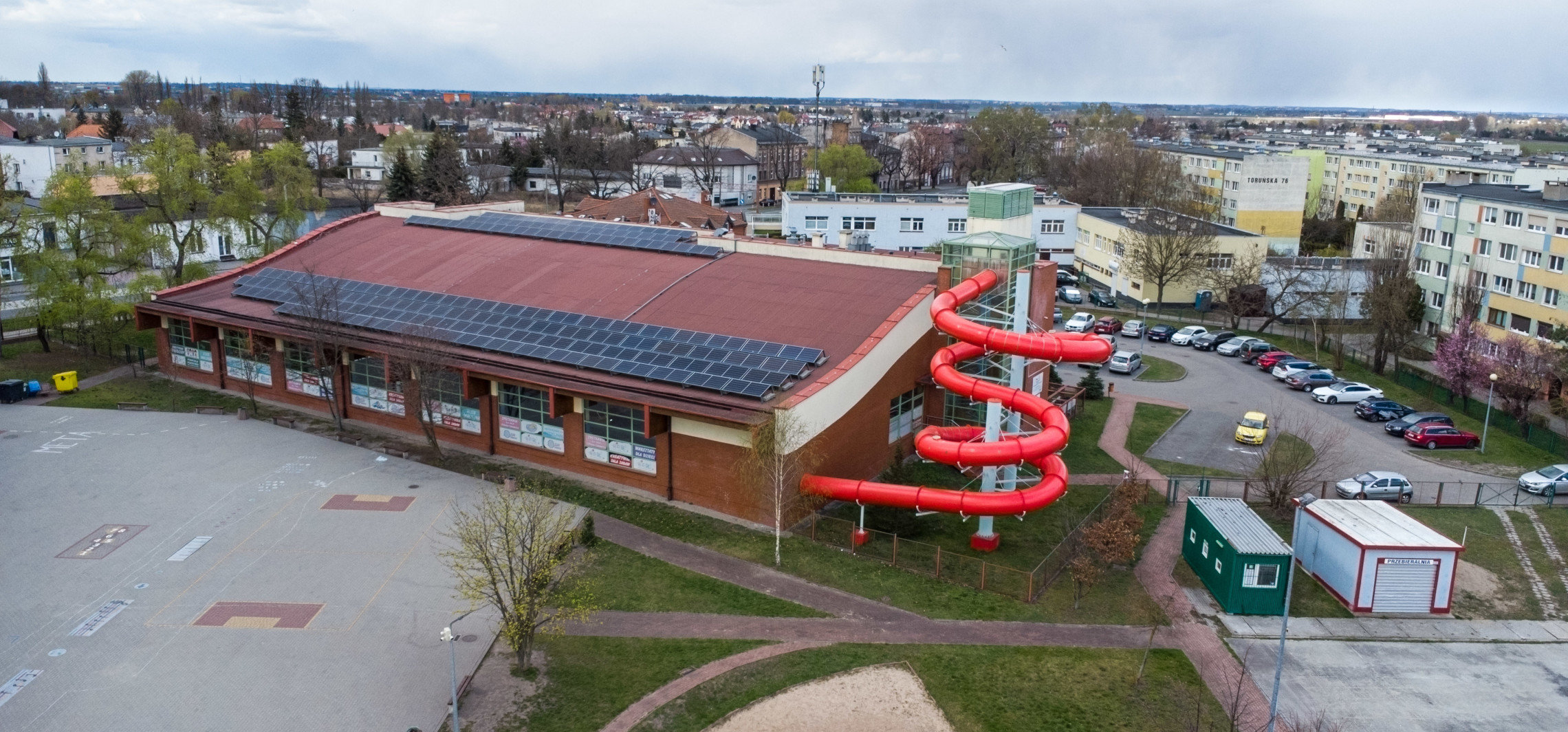 Złe wyniki wody w basenie, rozbito gang, kontrowersje wokół edukacji zdrowotnej