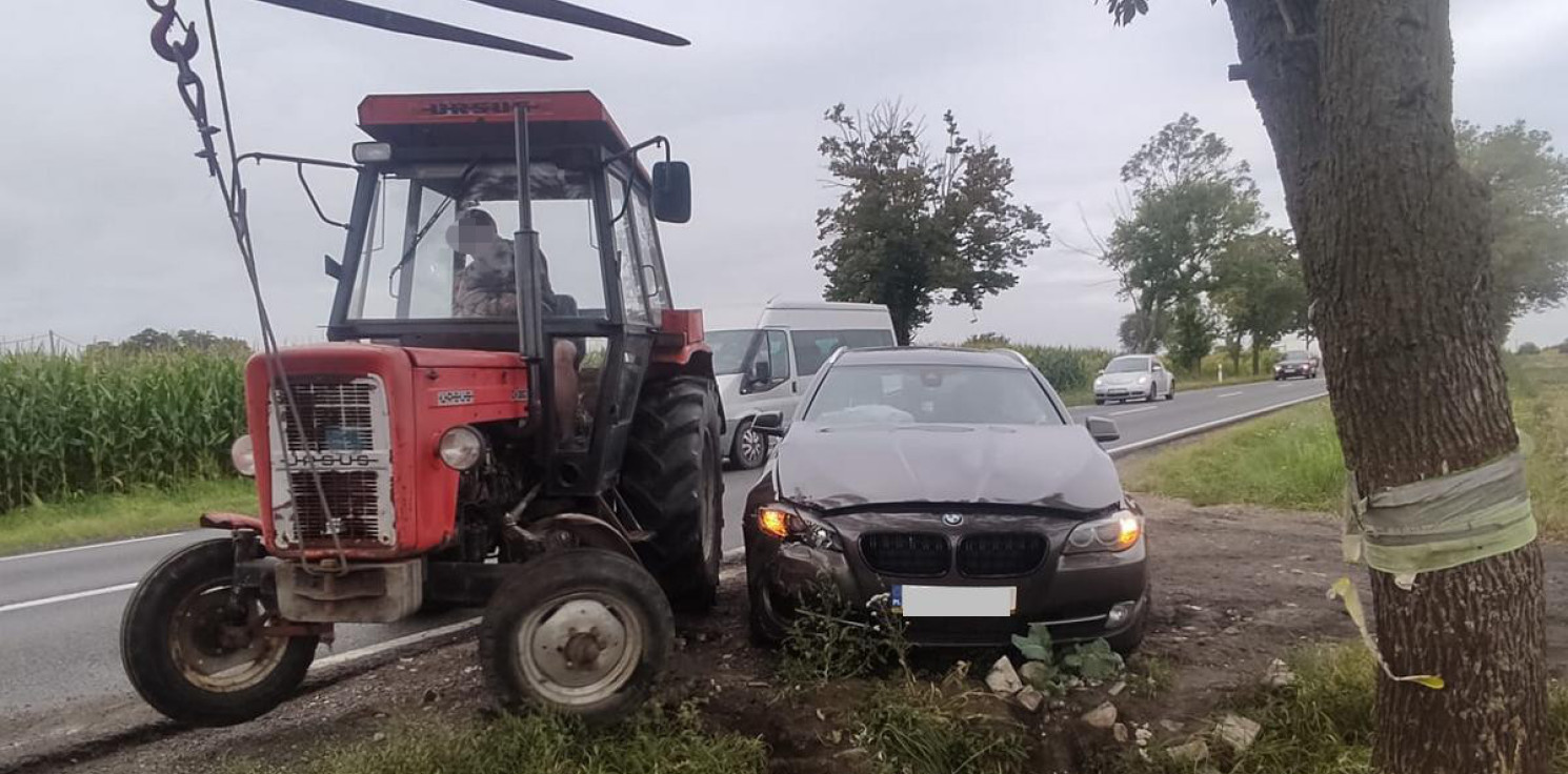 Region - Ciągnik wjechał wprost w nadjeżdżające bmw
