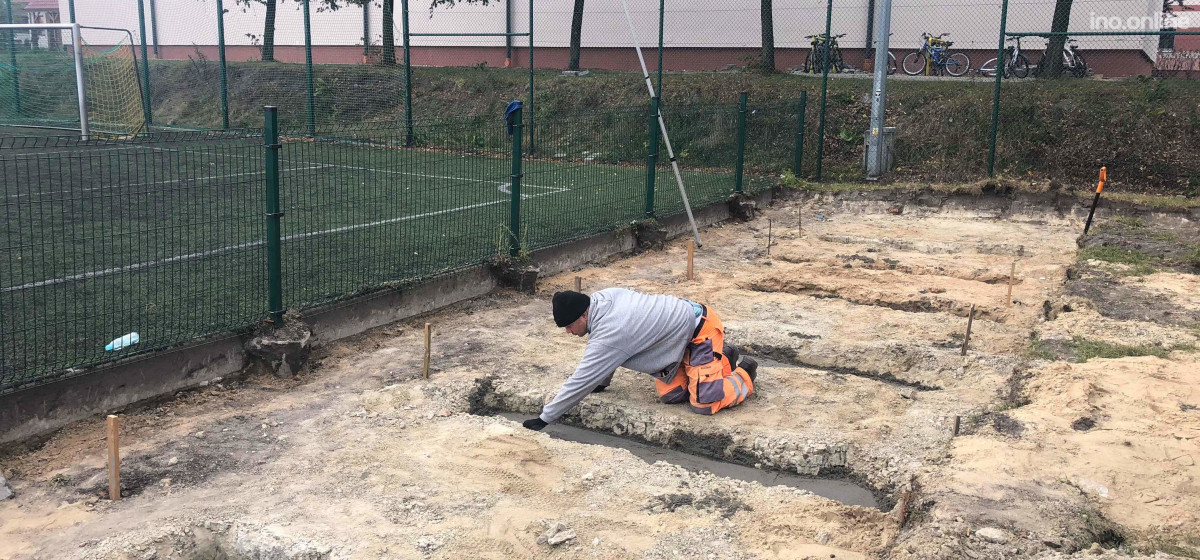 Gniewkowo - W Gniewkowie trybuna, w Kaczkowie świetlica