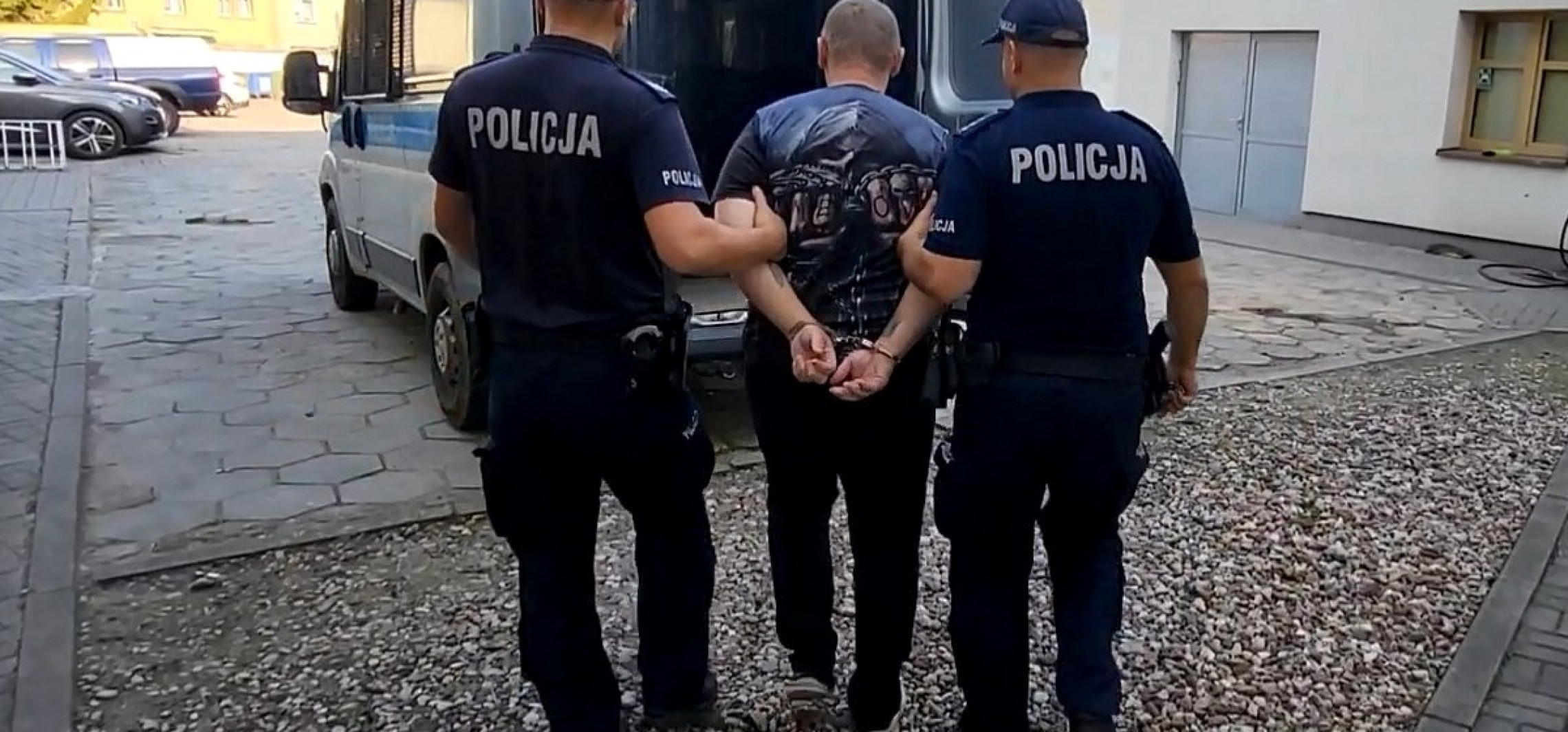 Dramatyczna interwencja po awanturze domowej. Broń wymierzona w policjantów