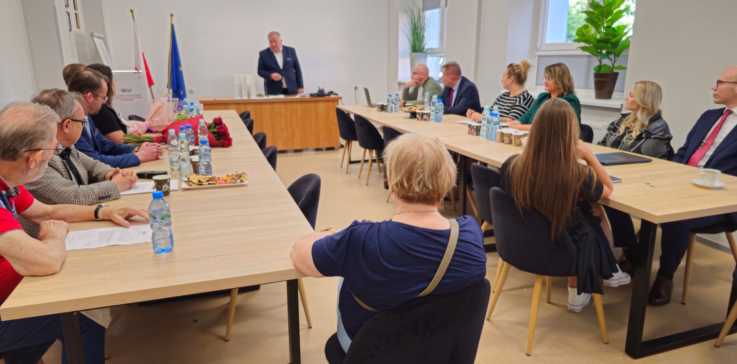 Inowrocław - Drzewa znikną z żabiej łączki, ciąg dalszy afery paszportowej, uczelnia ma nowego kanclerza