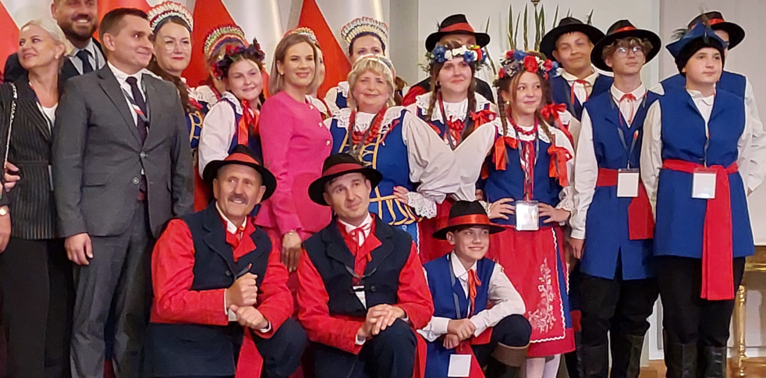 Gmina Inowrocław - Wielki sukces sołectwa Kłopot. Ich wieniec dożynkowy jest najpiękniejszy w Polsce