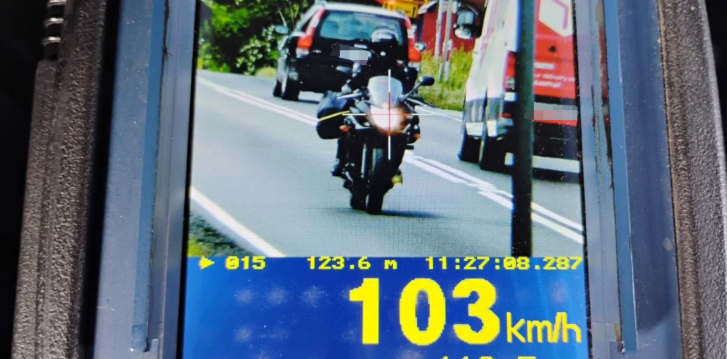 Gniewkowo.online - Motocyklistka straciła prawo jazdy za prędkość