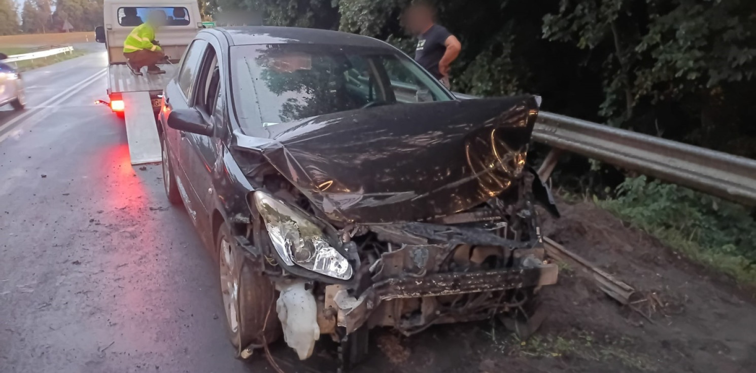 Mogilno - 19-latka rozbiła peugeota. Wyglądało groźnie
